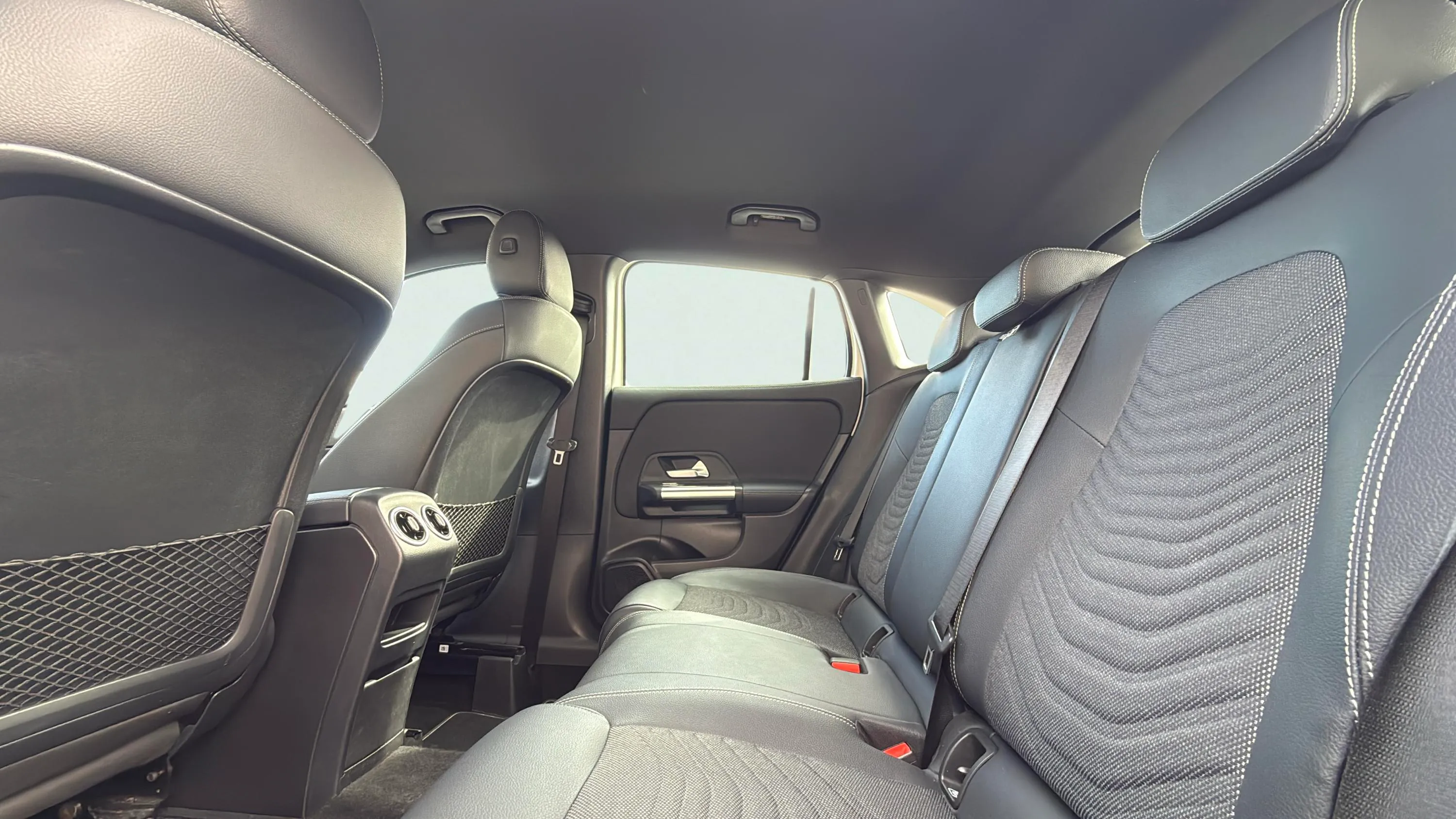 Mercedes-Benz GLA 200 D - foto 17