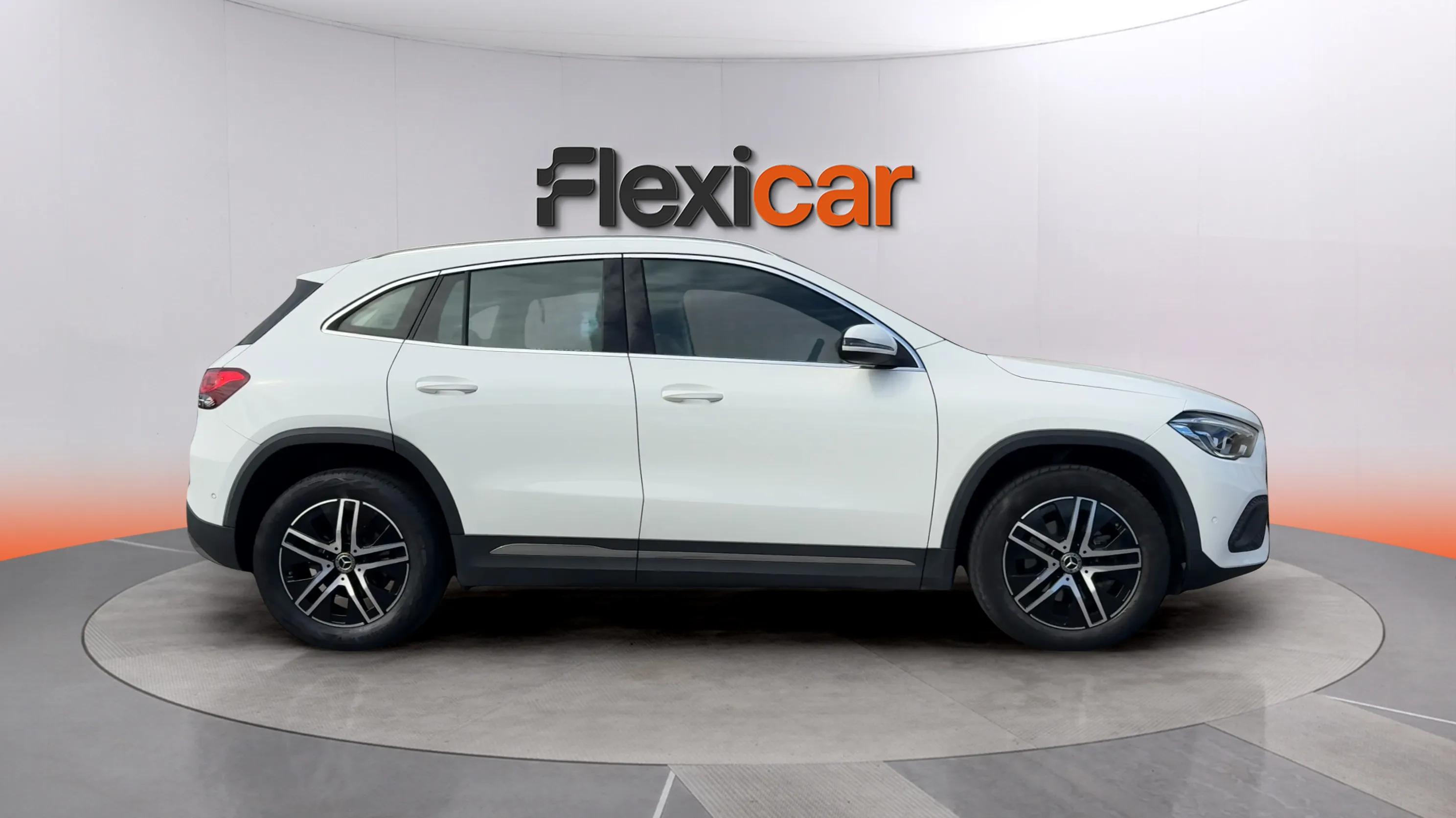 Mercedes-Benz GLA 200 D - foto 8