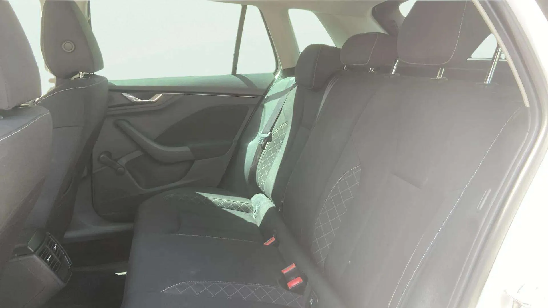 Škoda Kamiq 1.0 TSI DSG Ambition - foto 22
