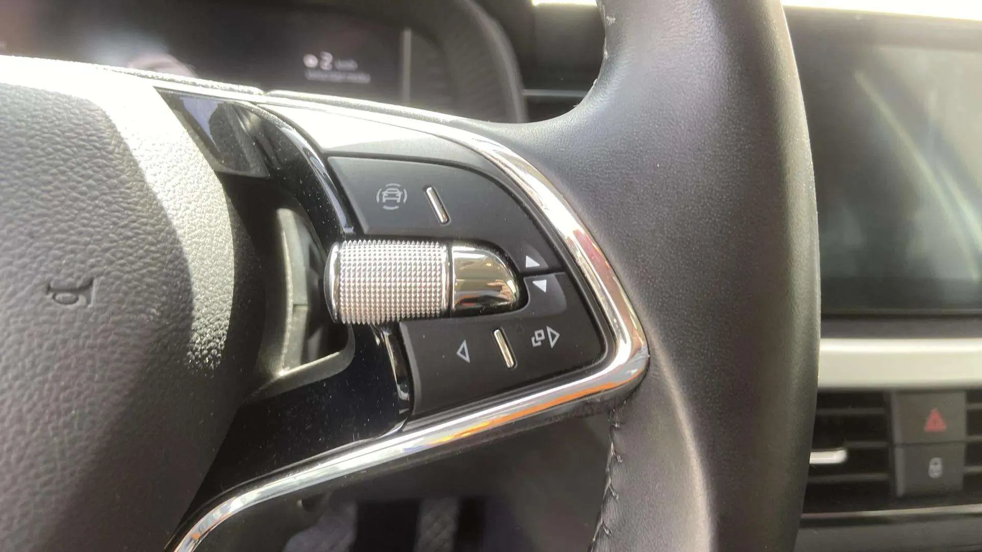 Škoda Kamiq 1.0 TSI DSG Ambition - foto 15