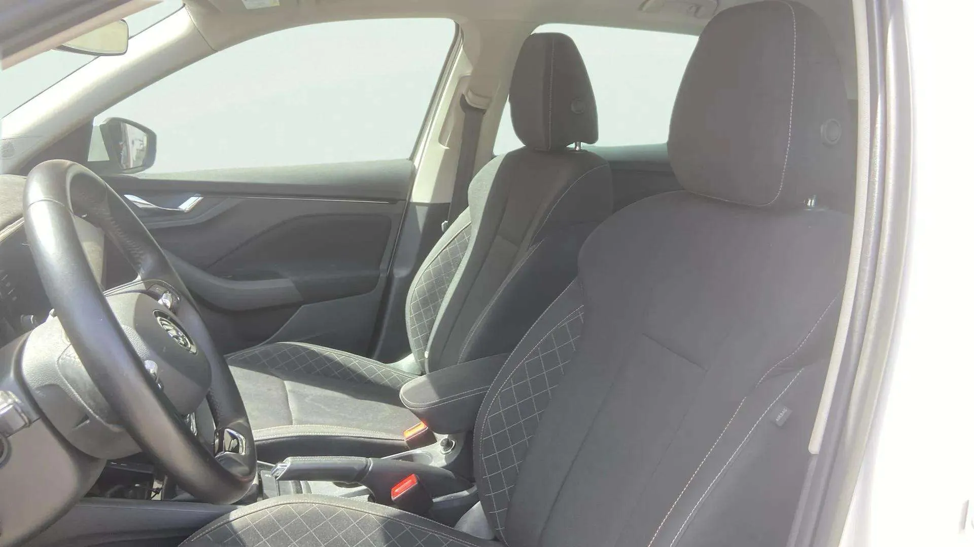 Škoda Kamiq 1.0 TSI DSG Ambition - foto 21