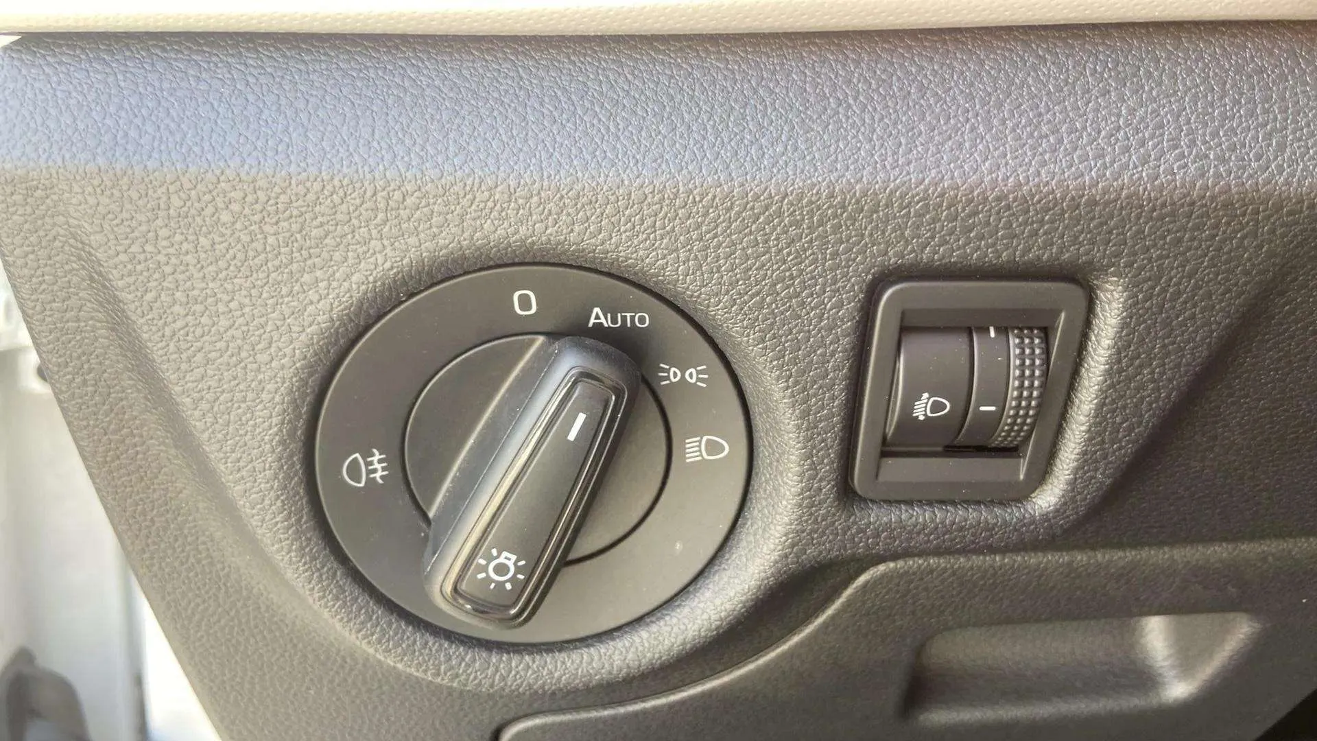 Škoda Kamiq 1.0 TSI DSG Ambition - foto 19