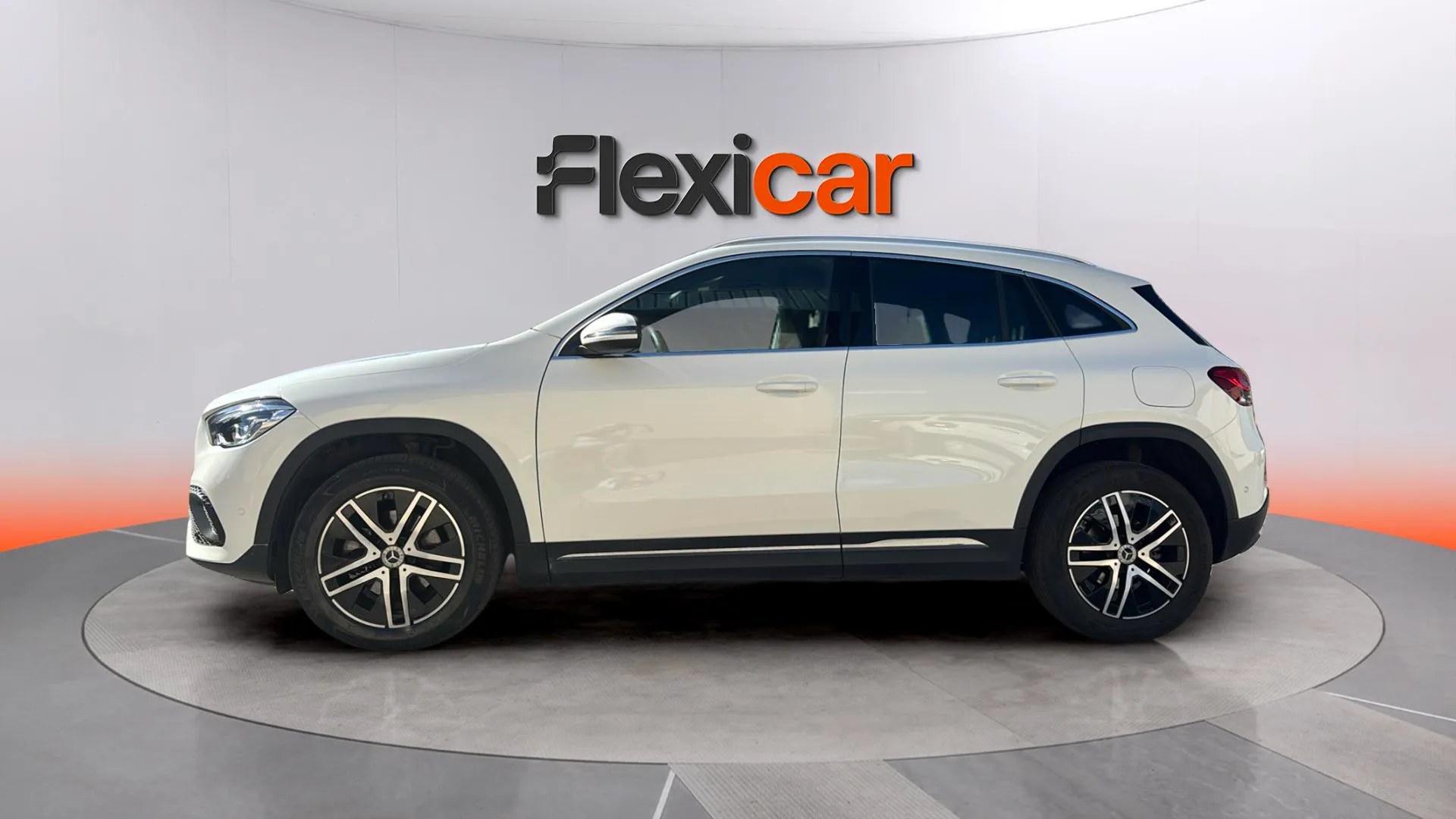 Mercedes-Benz GLA 200 D 4MATIC - foto 4