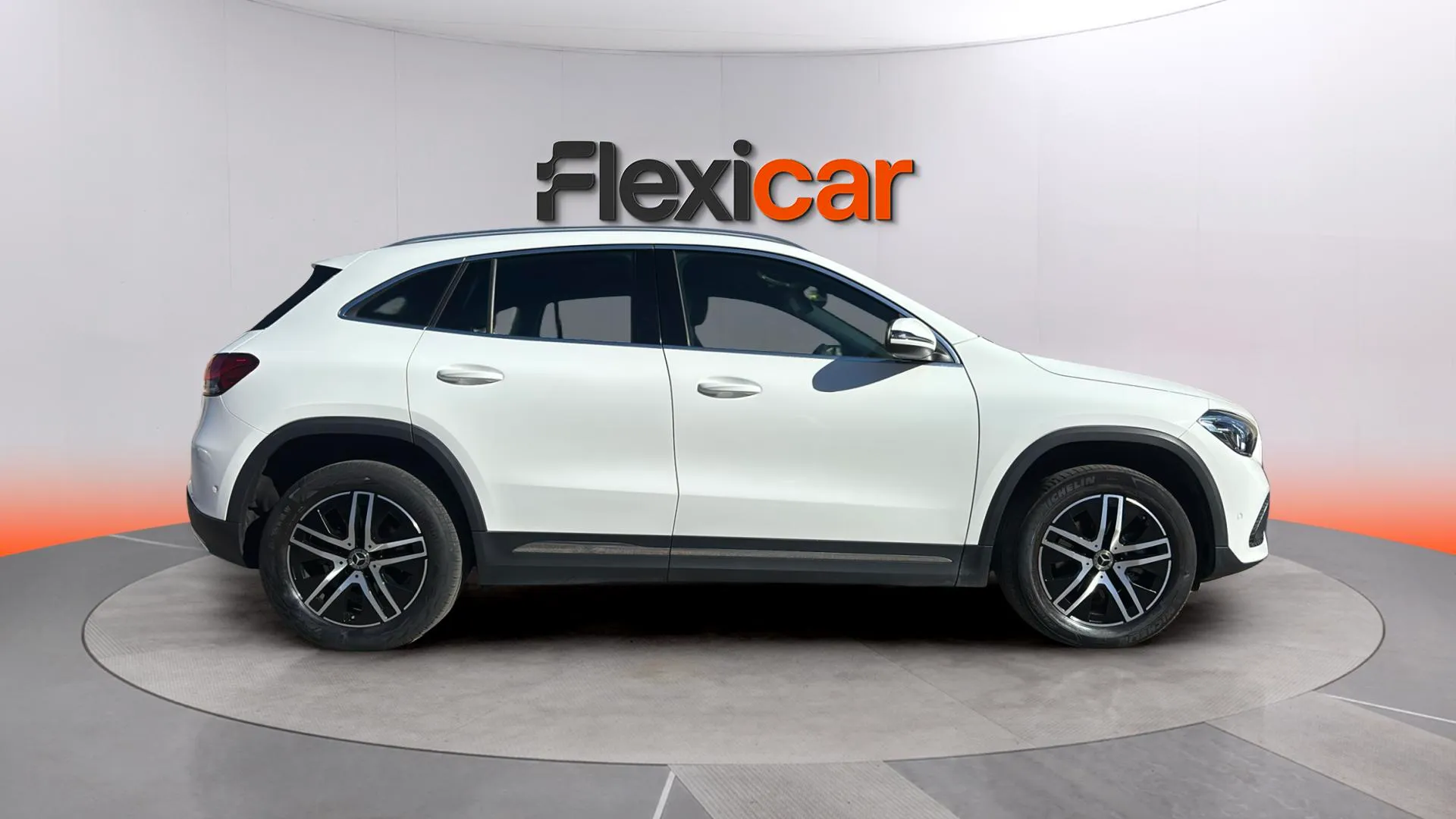 Mercedes-Benz GLA 200 D 4MATIC - foto 9