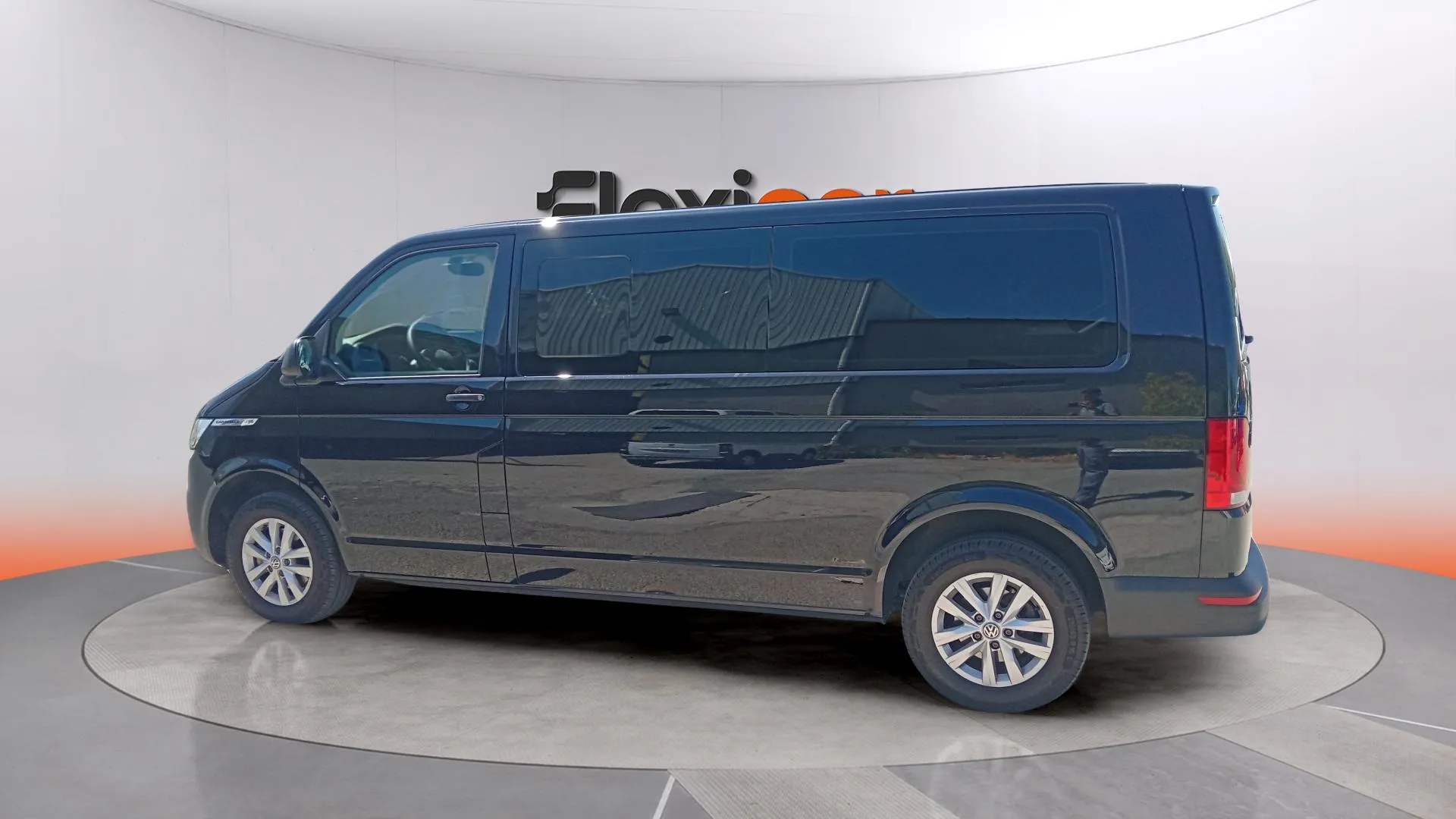 Volkswagen Caravelle Larga 2.0 TDI Aut - foto 6