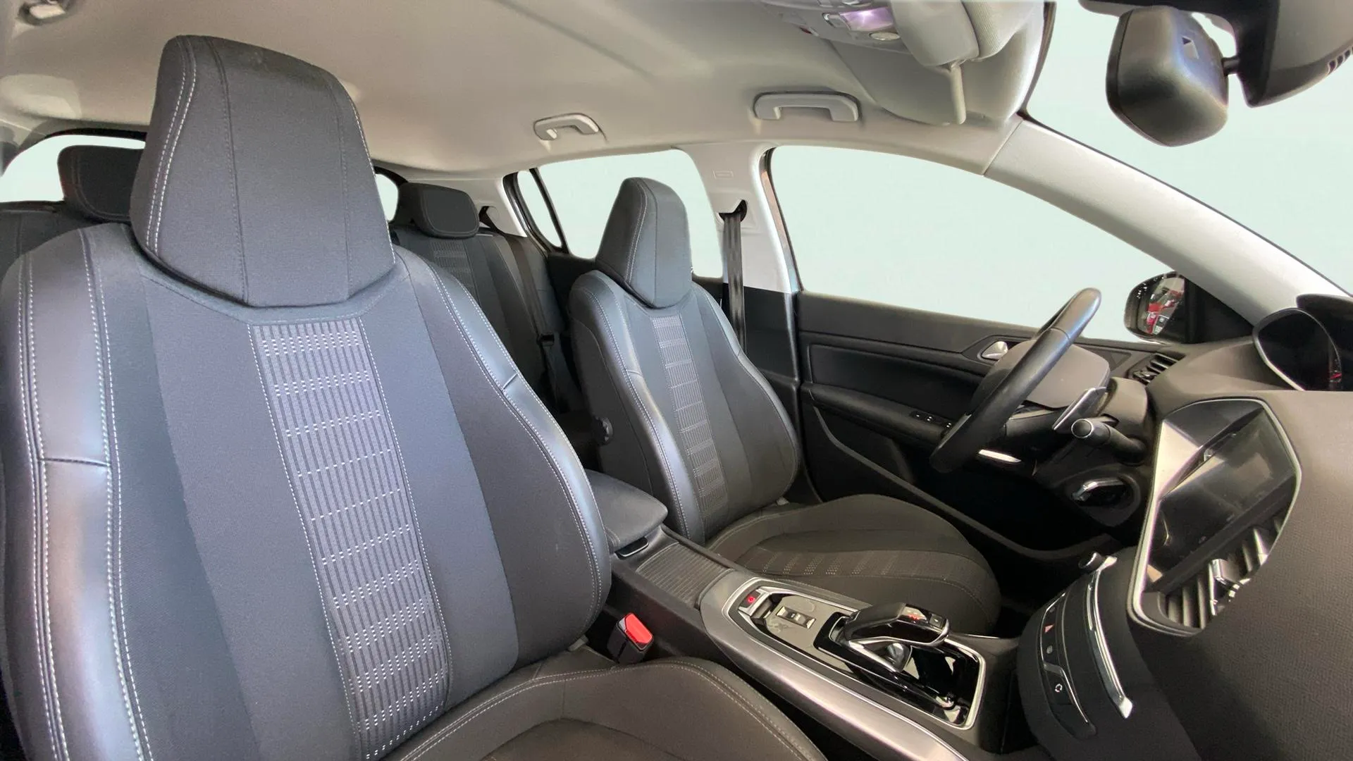 Peugeot 308 Allure PureTech 130 EAT8 - foto 11