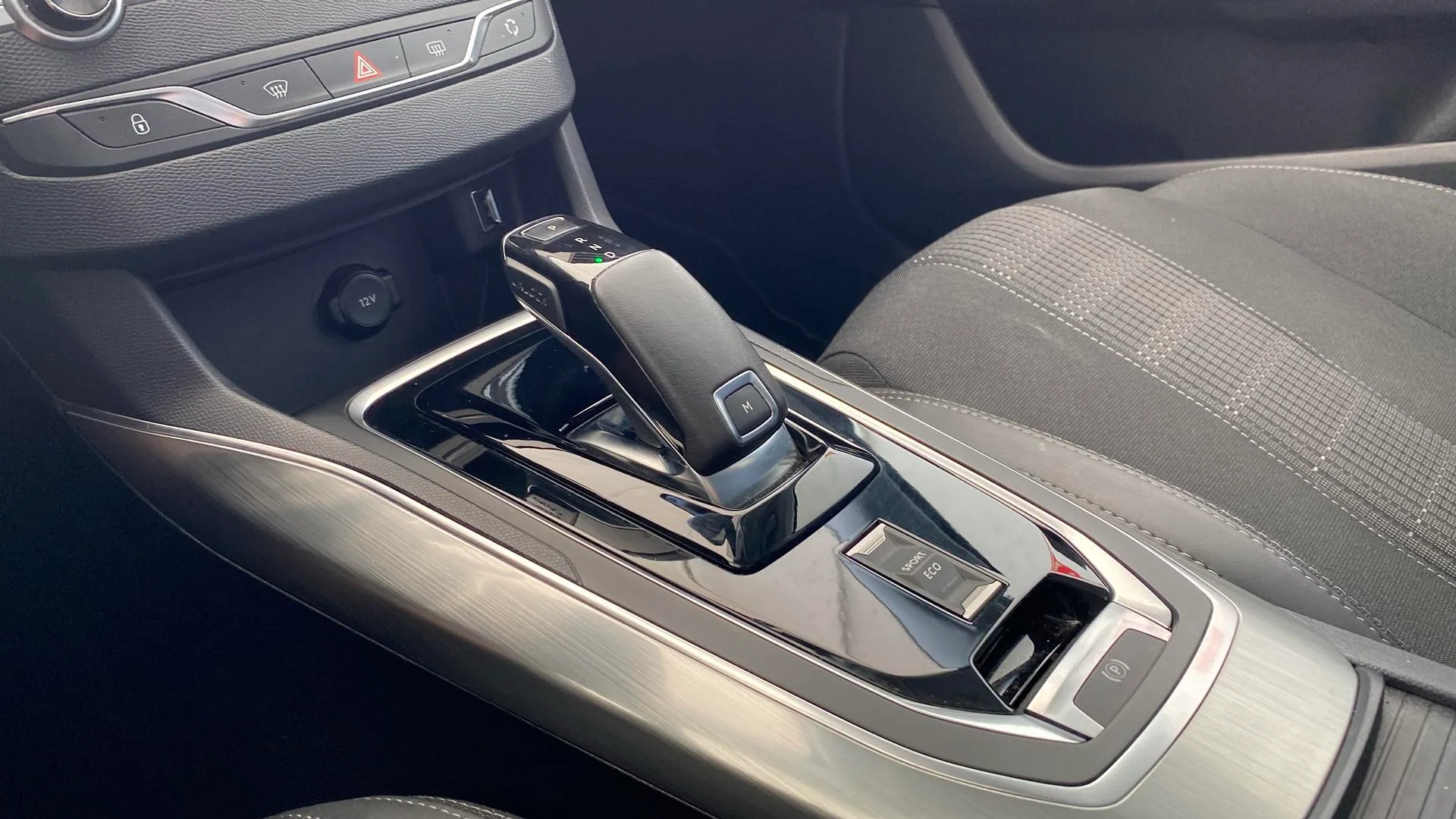 Peugeot 308 Allure PureTech 130 EAT8 - foto 17