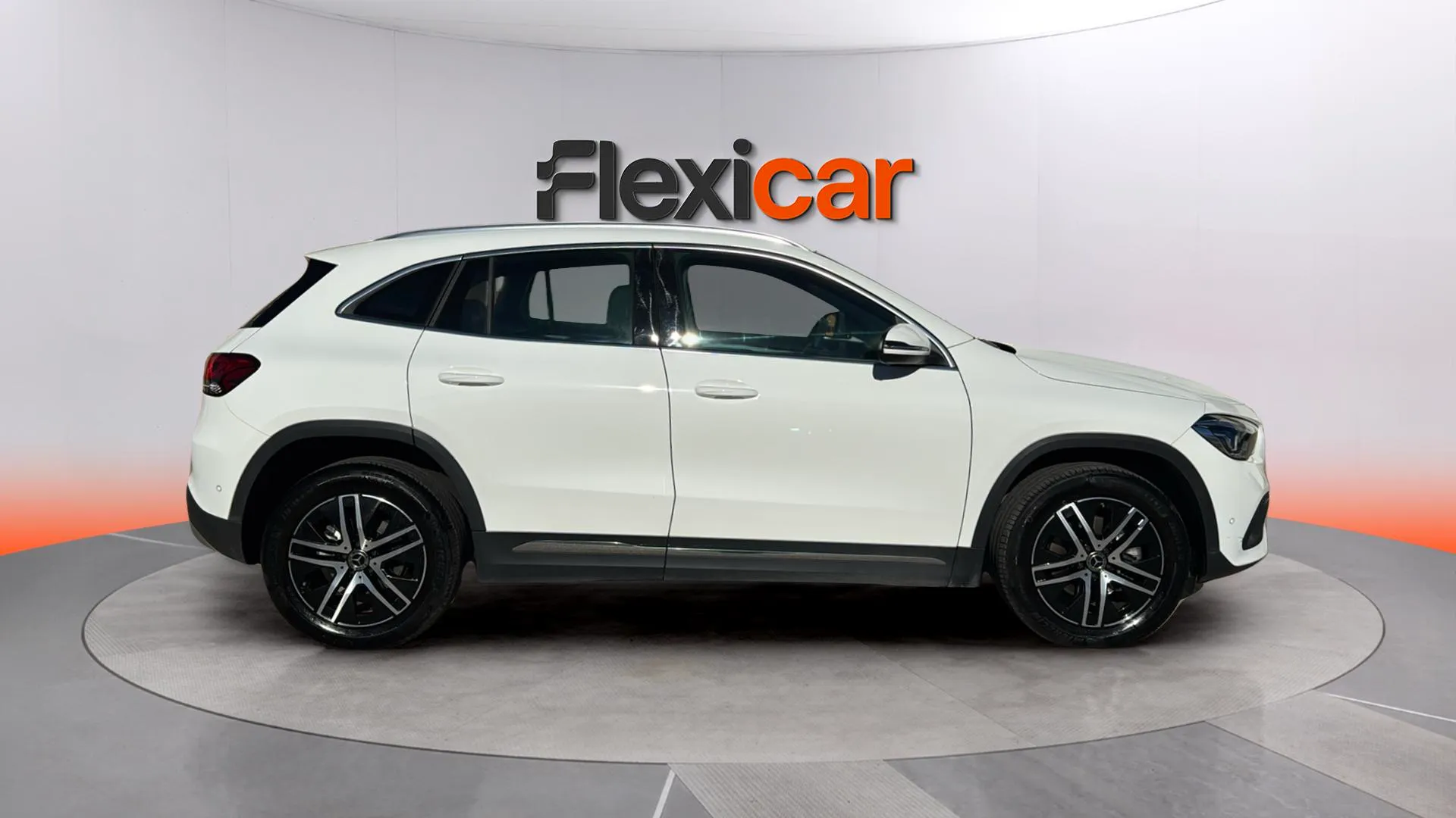 Mercedes-Benz GLA 200 D - foto 2