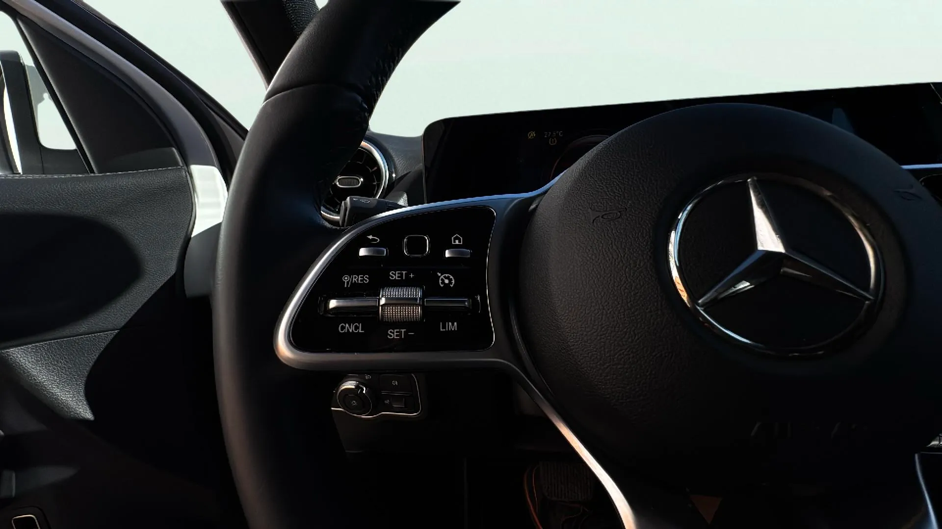 Mercedes-Benz GLA 200 D - foto 13