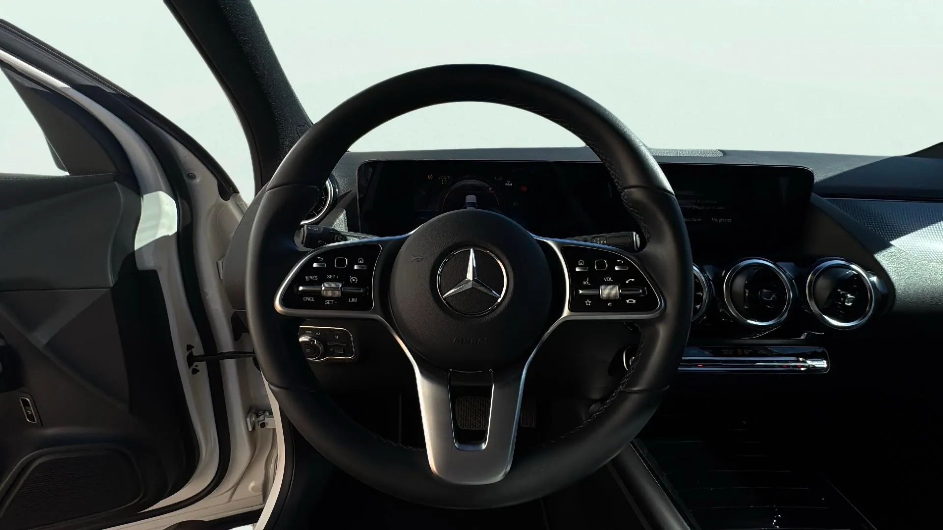 Mercedes-Benz GLA 200 D - foto 12