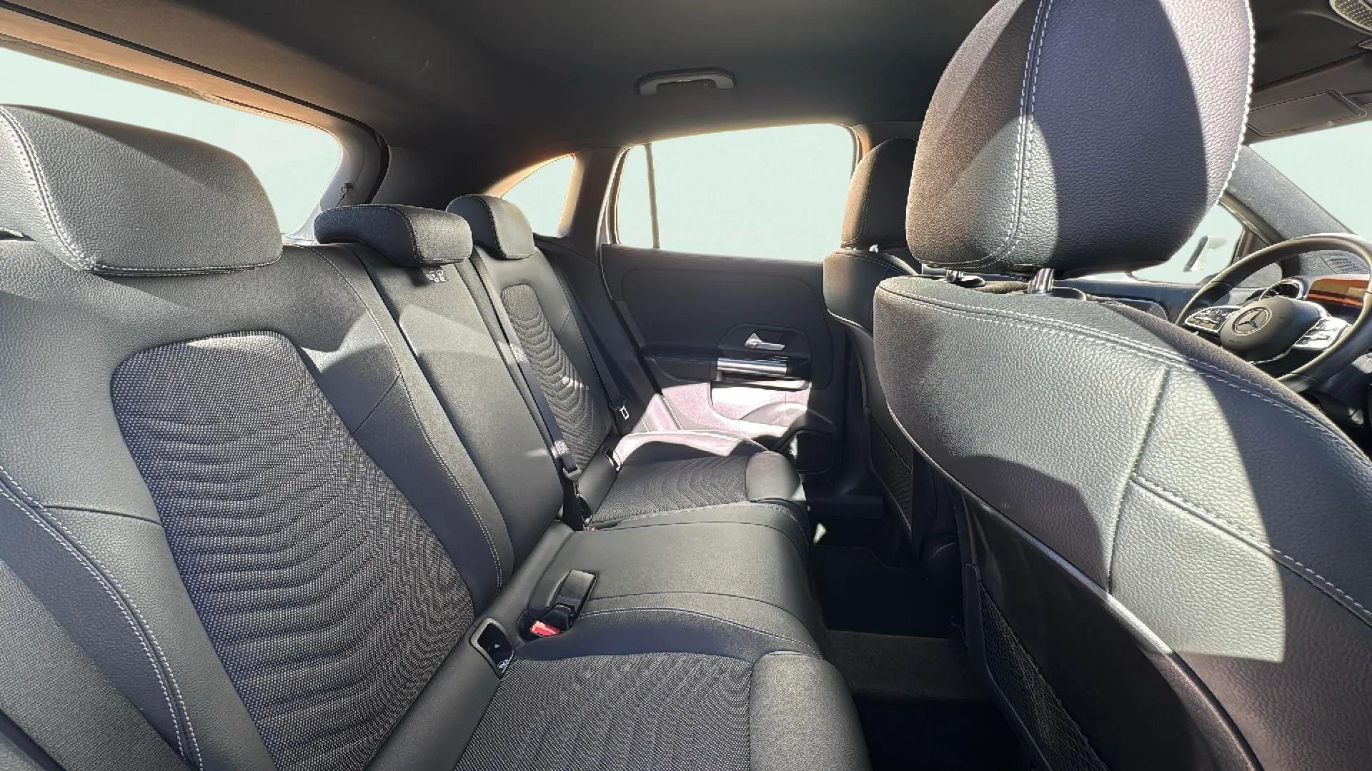 Mercedes-Benz GLA 200 D - foto 23