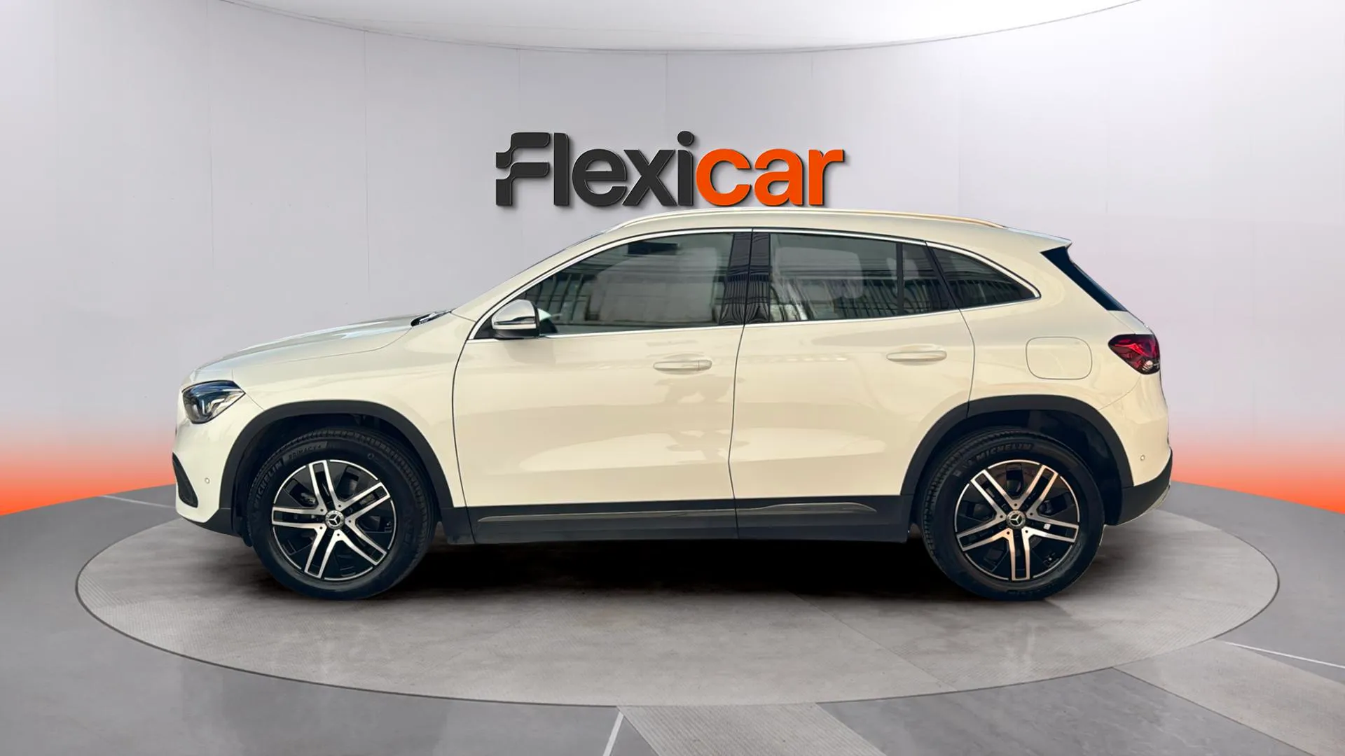 Mercedes-Benz GLA 200 D - foto 6