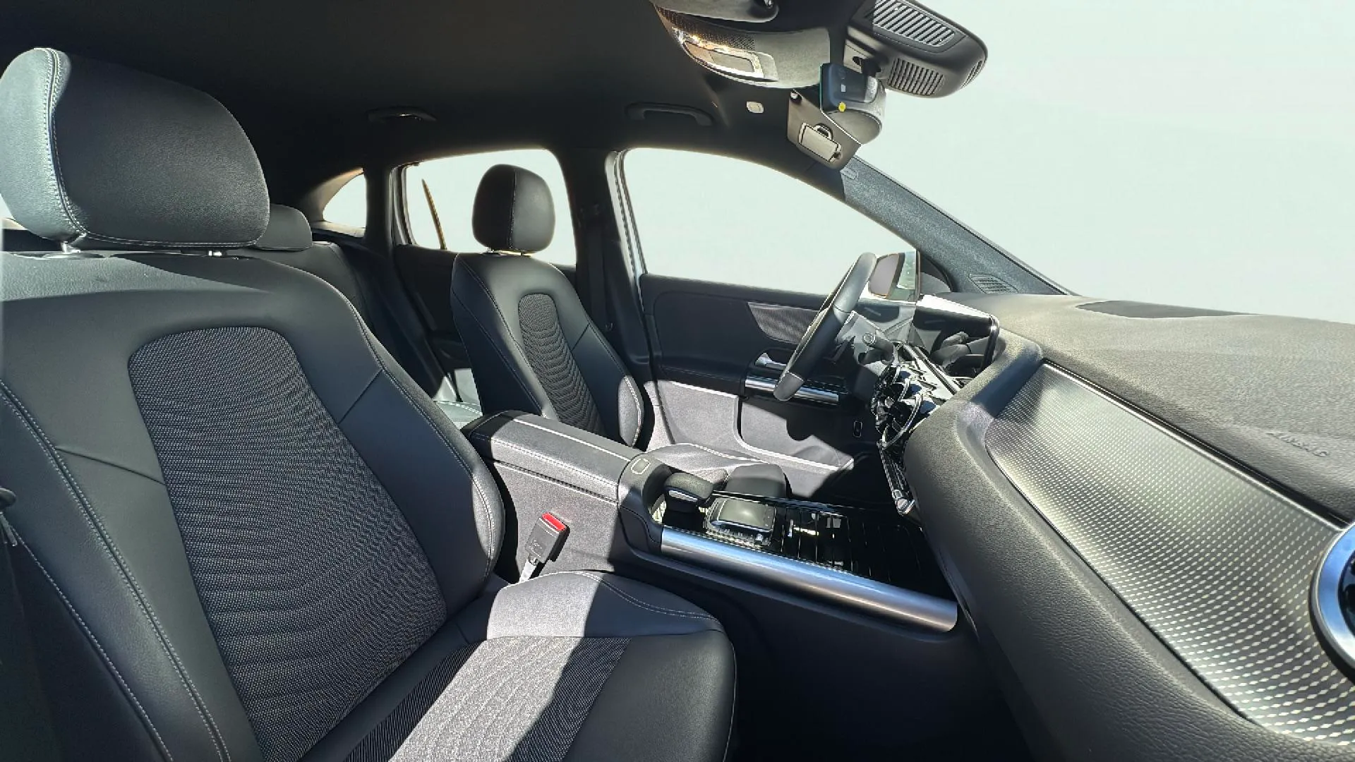 Mercedes-Benz GLA 200 D - foto 22