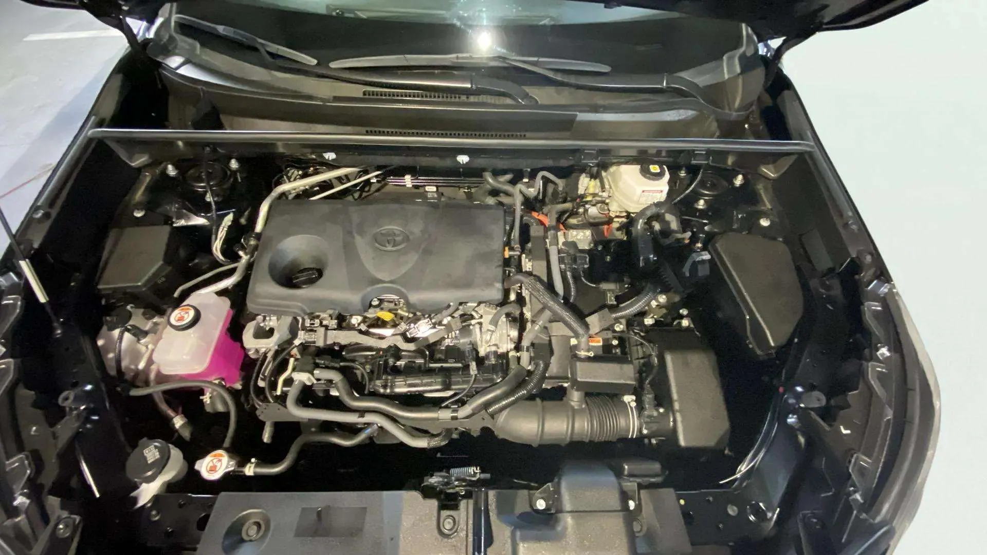 Toyota RAV4 2.5l 220H Advance - foto 18