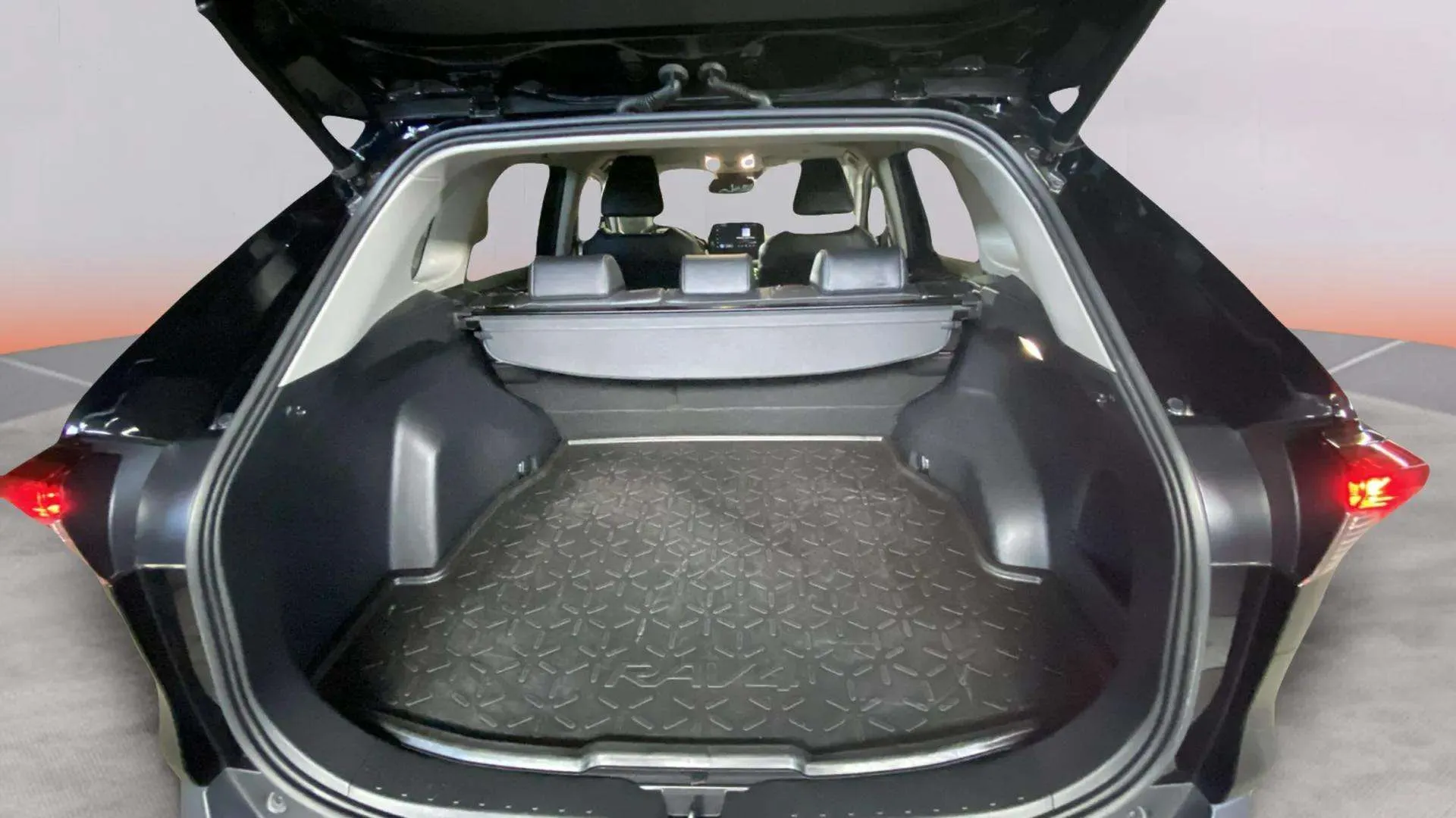 Toyota RAV4 2.5l 220H Advance - foto 11