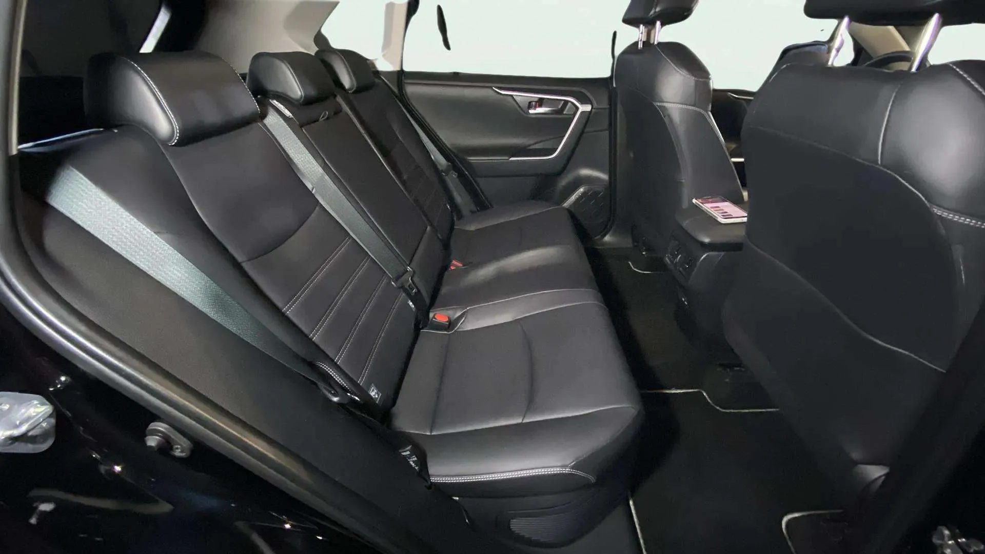 Toyota RAV4 2.5l 220H Advance - foto 17