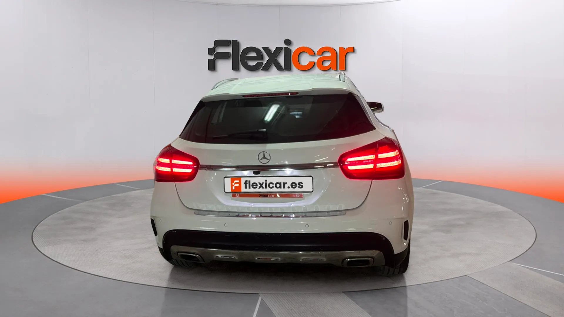 Mercedes-Benz GLA 180 - foto 4