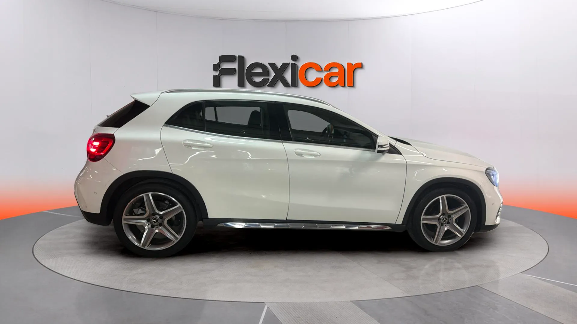 Mercedes-Benz GLA 180 - foto 3