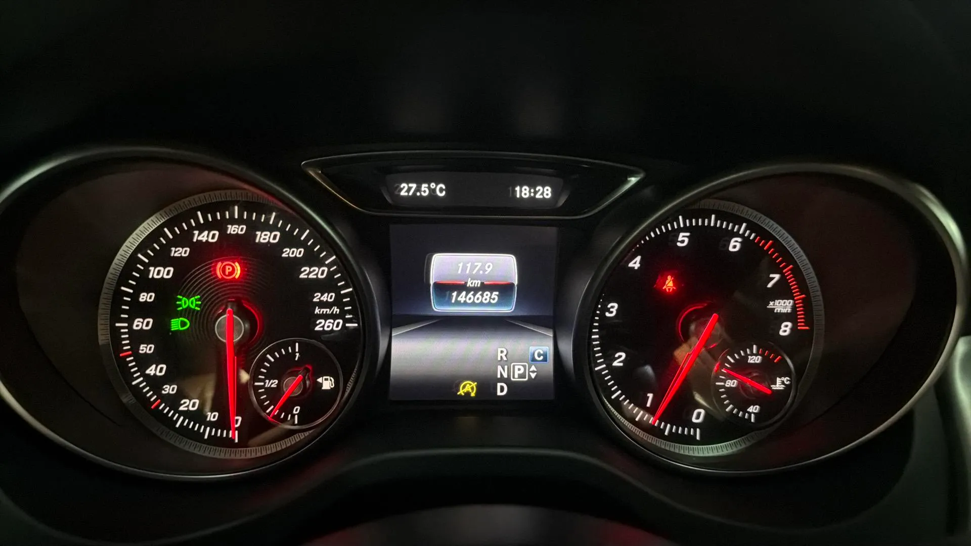 Mercedes-Benz GLA 180 - foto 8