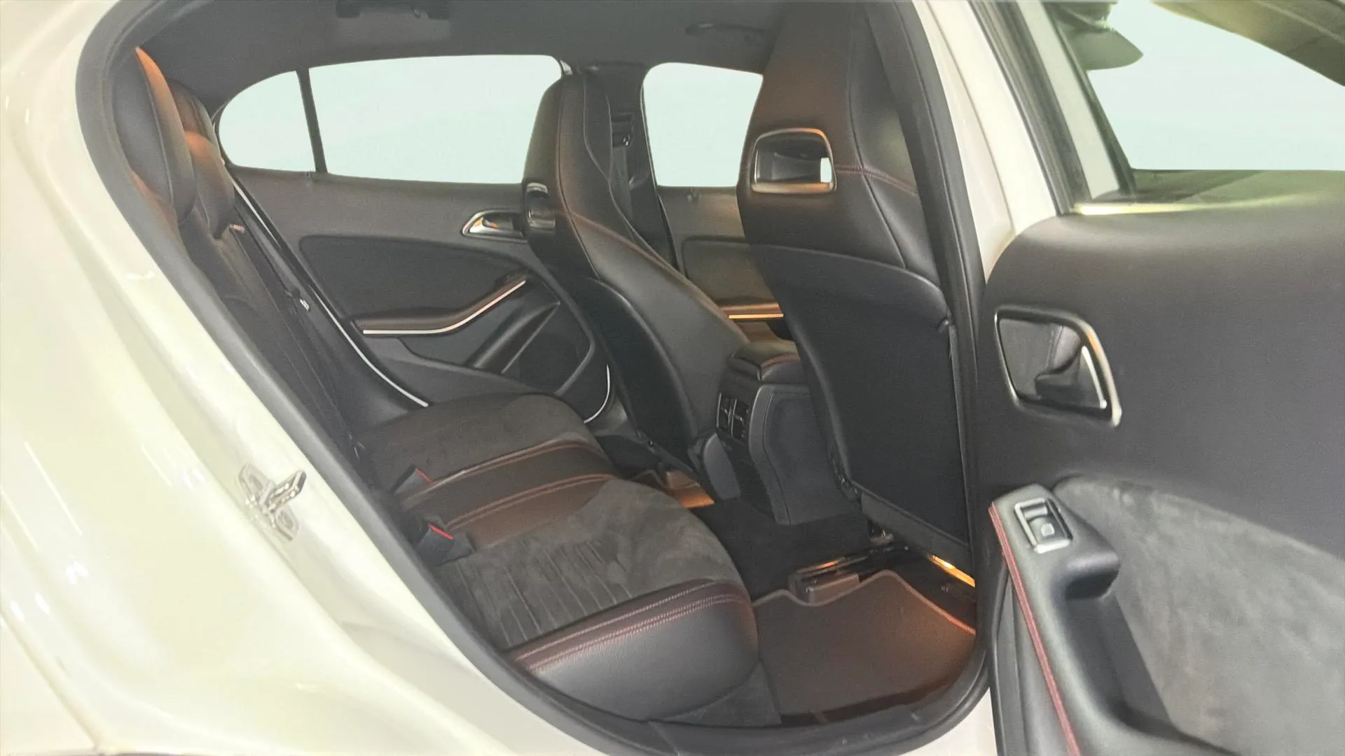 Mercedes-Benz GLA 180 - foto 10