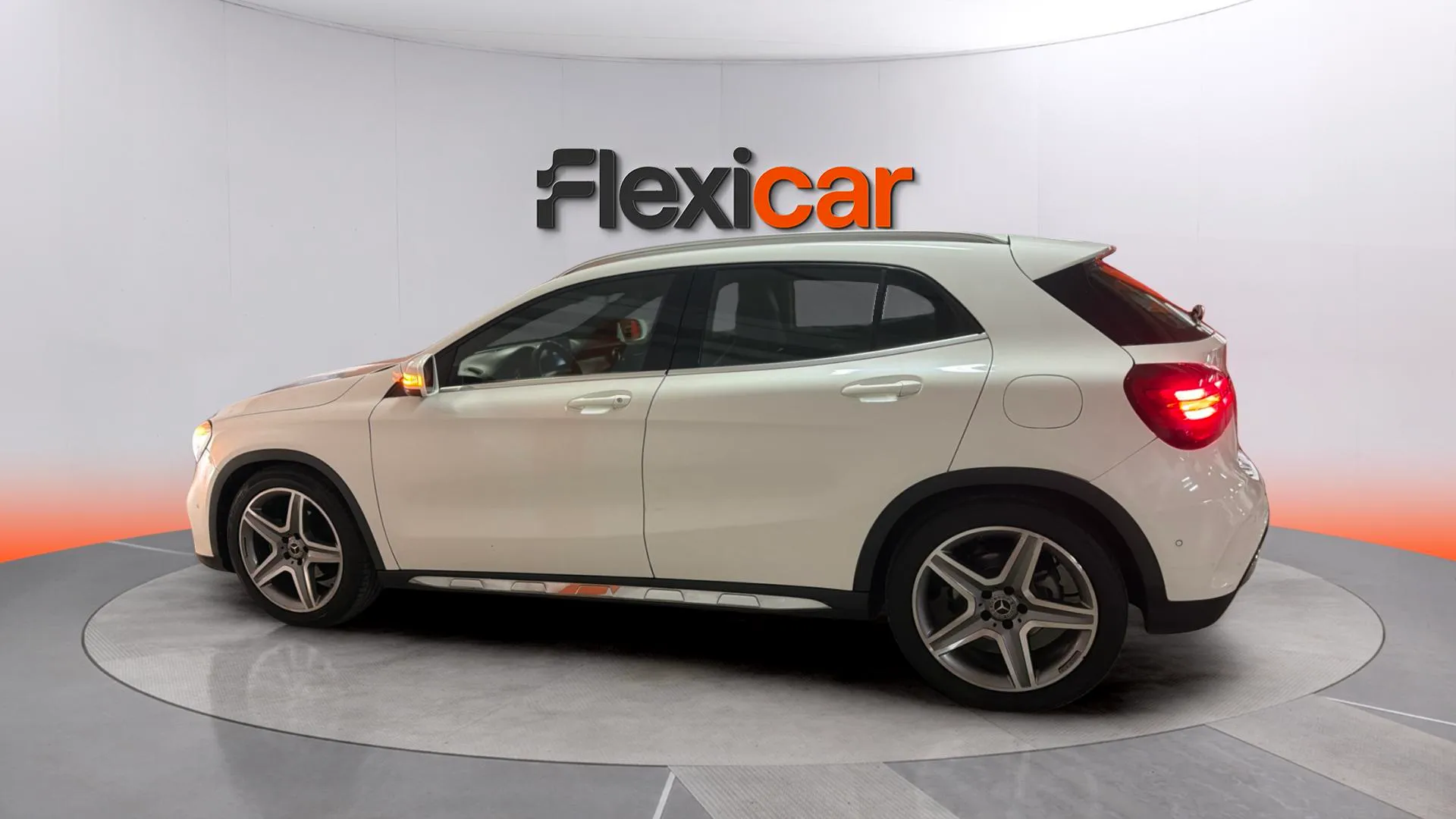 Mercedes-Benz GLA 180 - foto 5