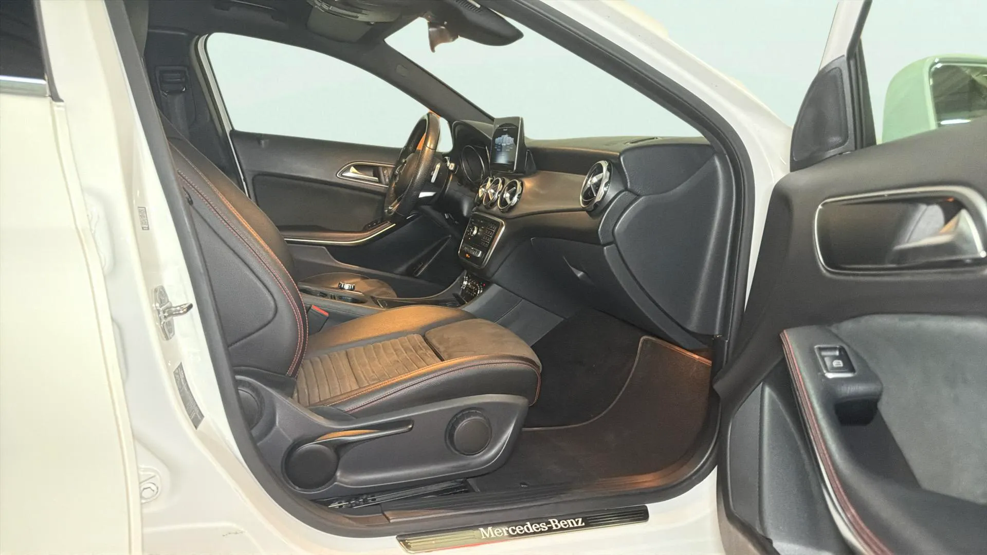 Mercedes-Benz GLA 180 - foto 9
