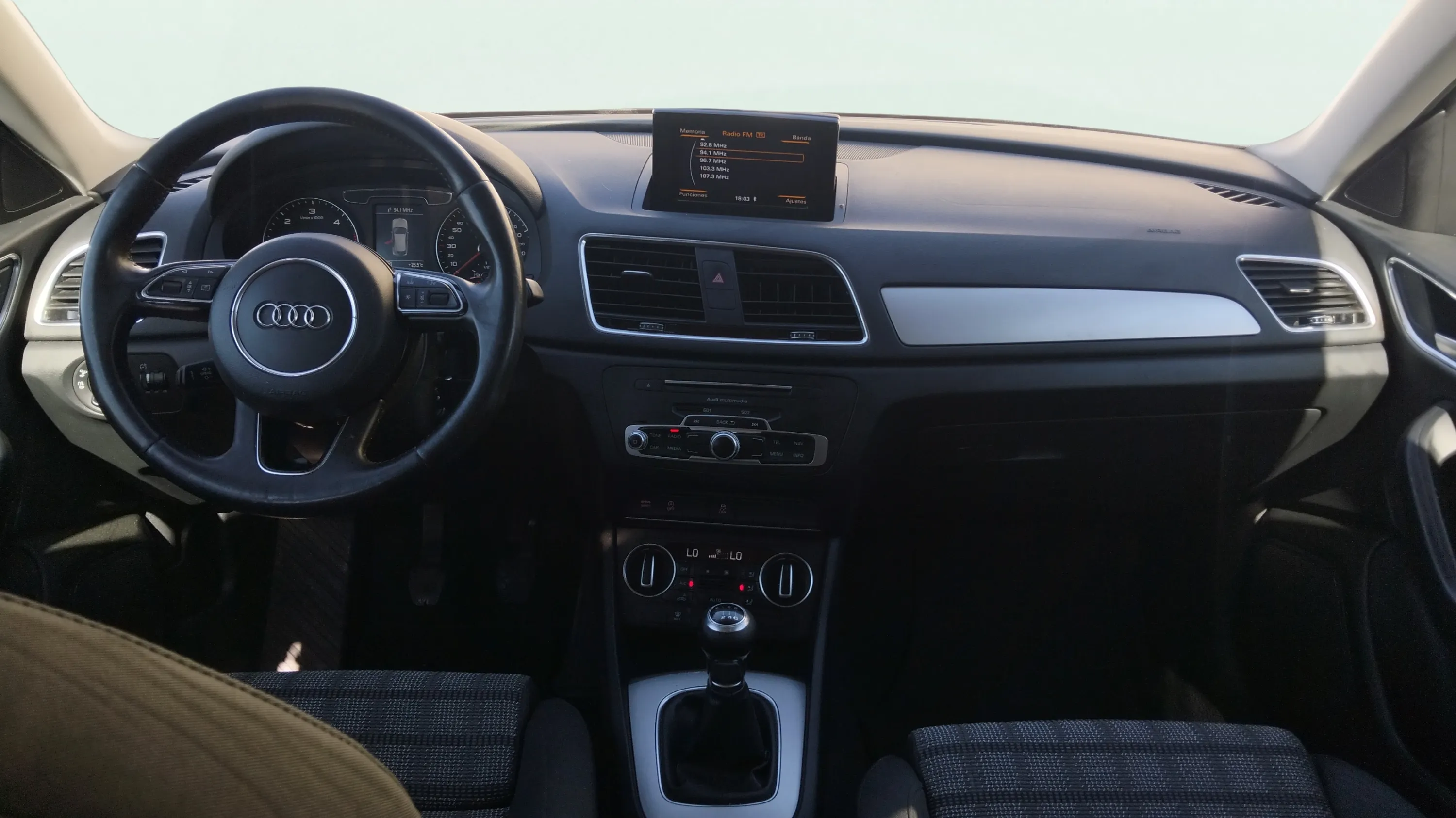 Audi Q3 2.0 TDI quattro - foto 13