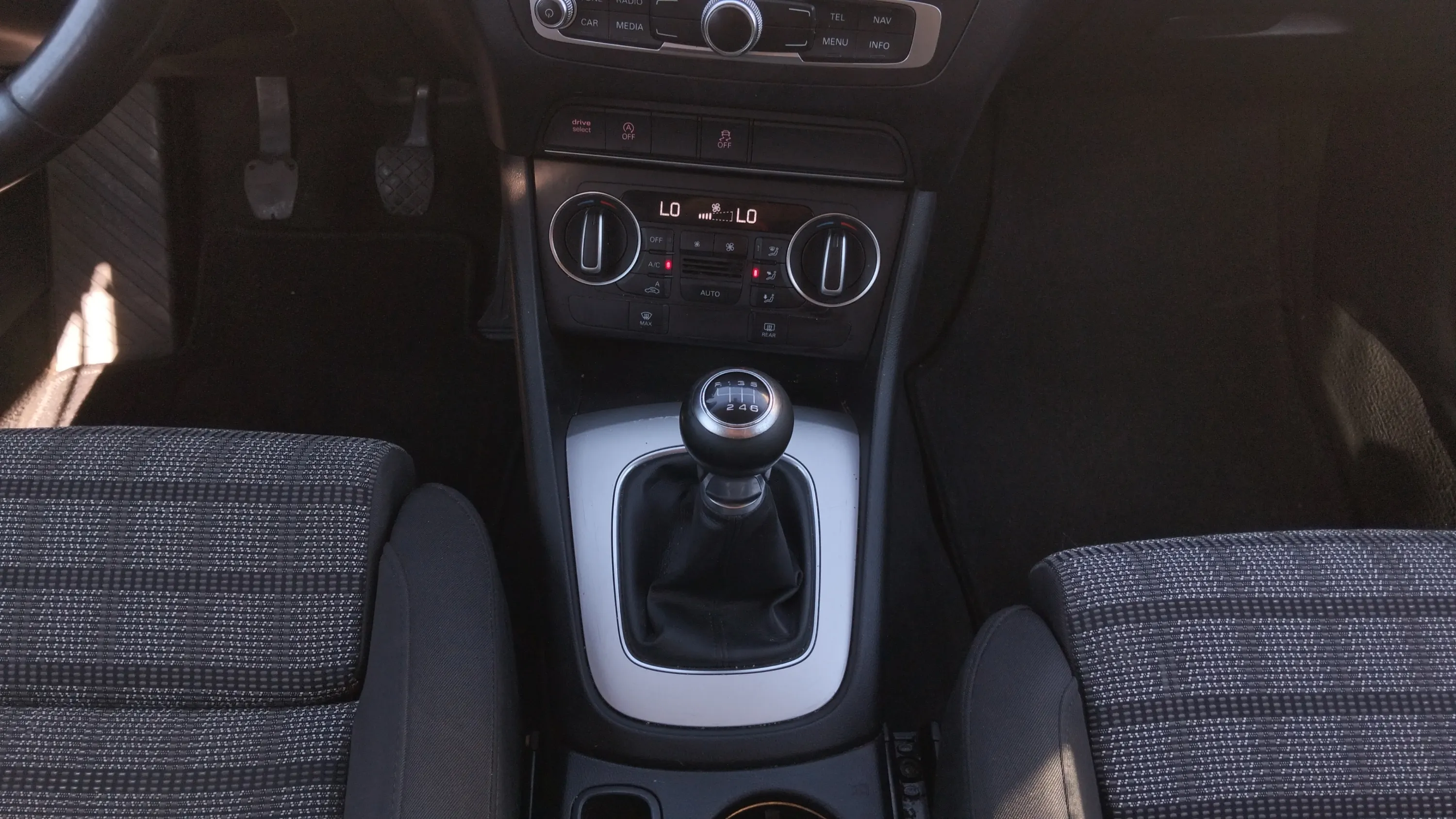 Audi Q3 2.0 TDI quattro - foto 14