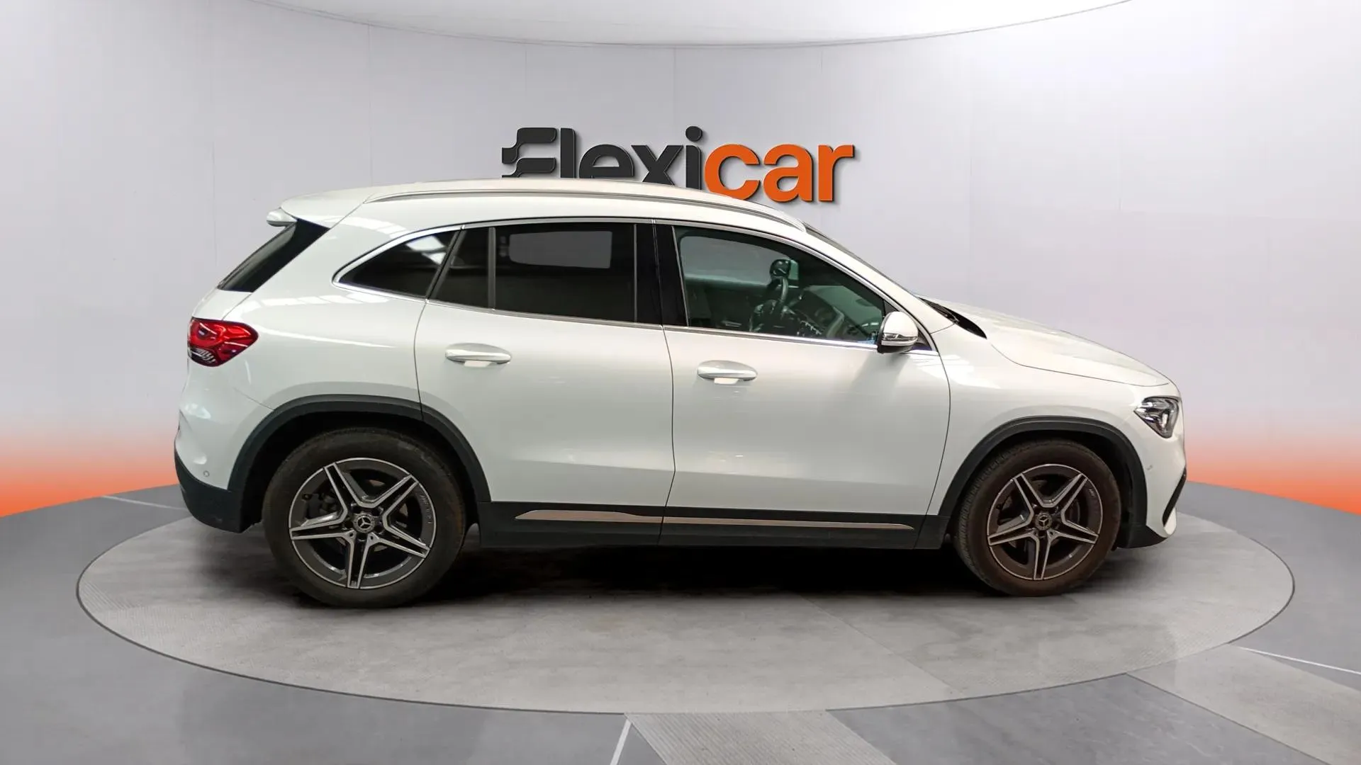 Mercedes-Benz GLA 200 D - foto 8