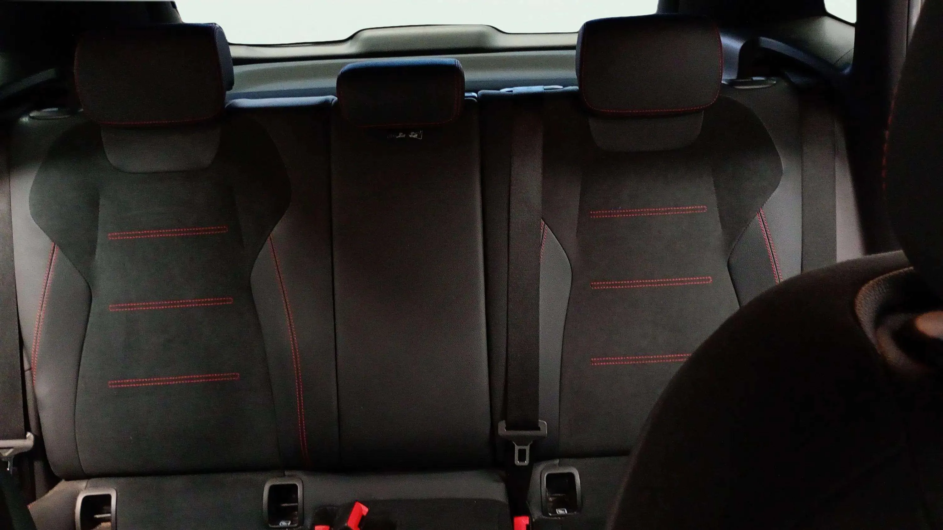 Mercedes-Benz GLA 200 D - foto 17