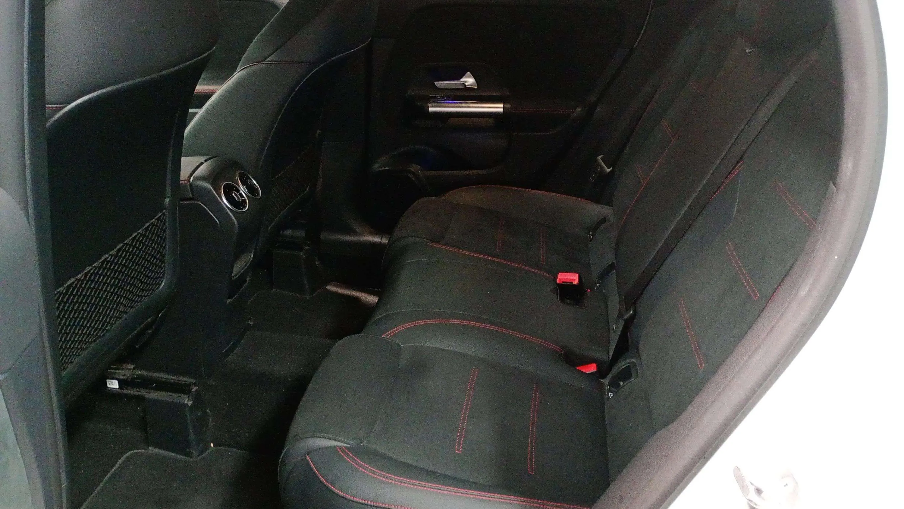 Mercedes-Benz GLA 200 D - foto 16