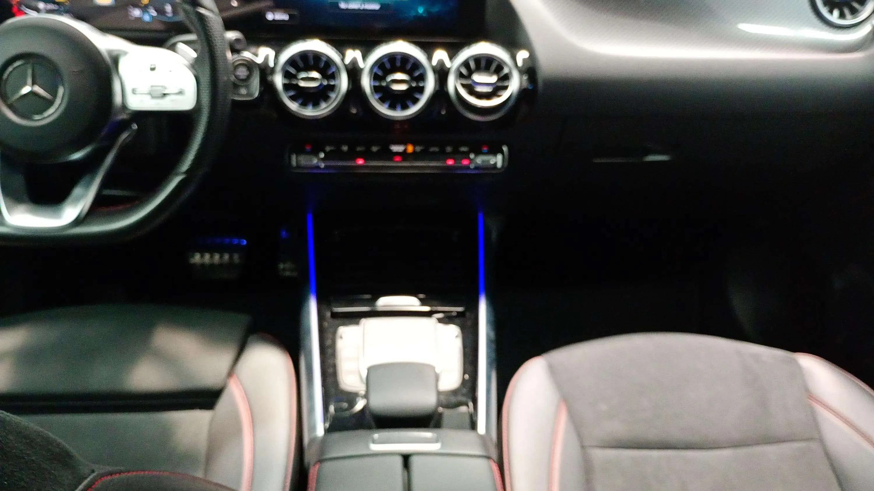 Mercedes-Benz GLA 200 D - foto 14