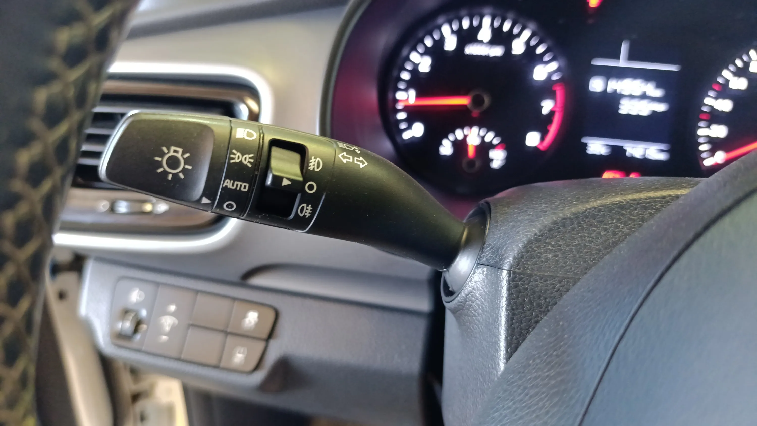 Kia Stonic 1.0 T-GDi Drive - foto 12