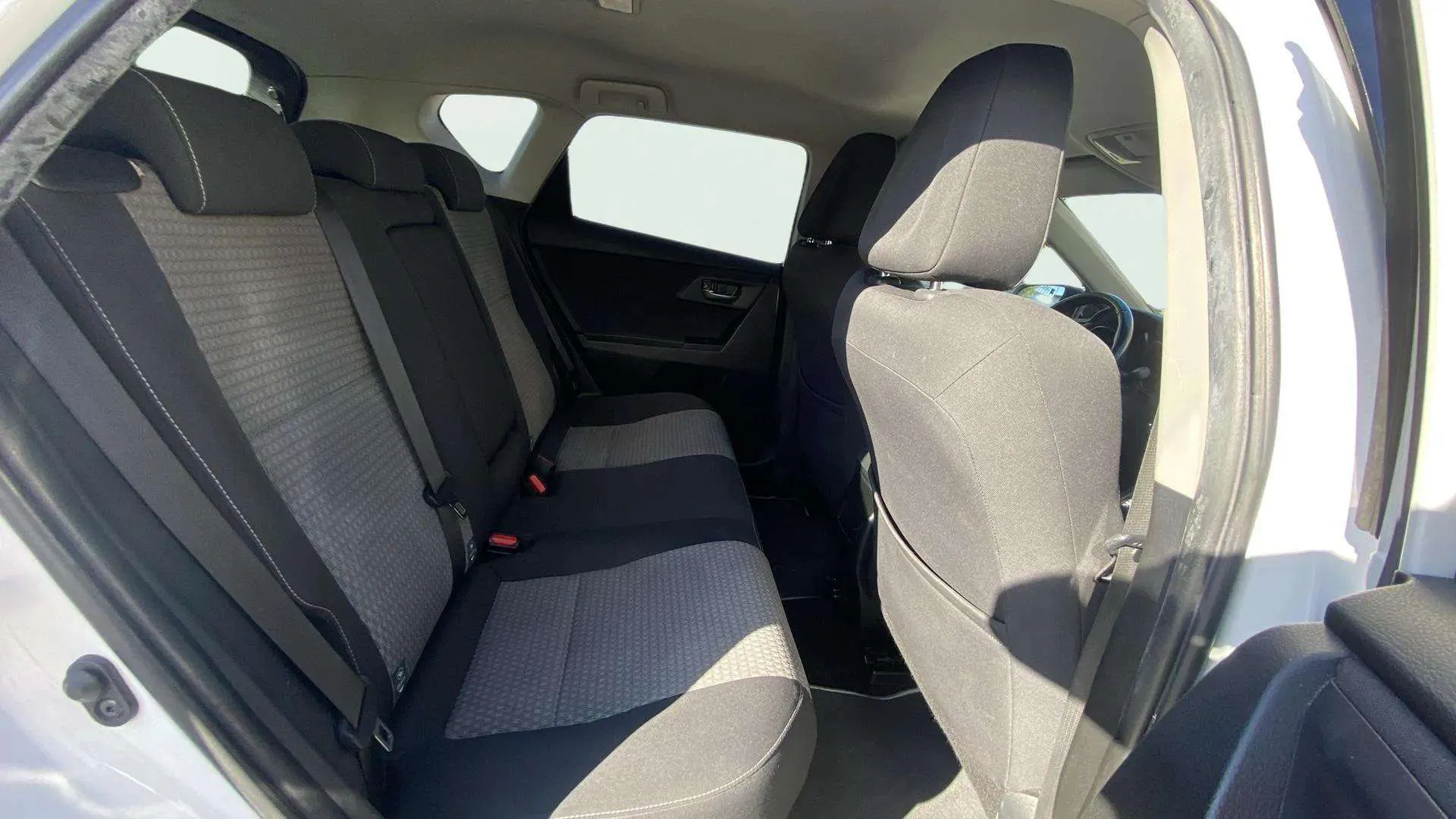 Toyota Auris 1.8 140H Hybrid Active (Business Plus) - foto 23