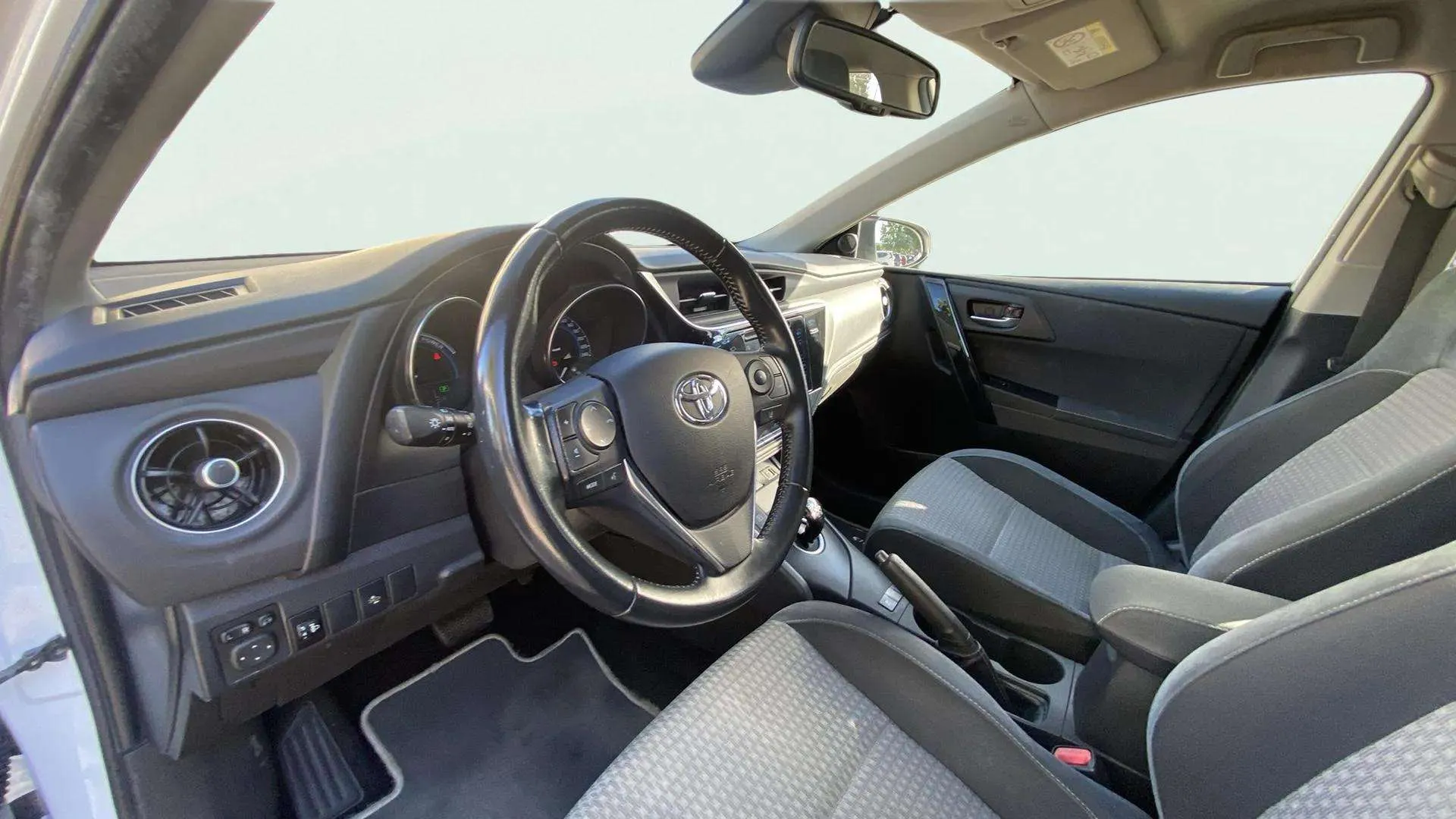 Toyota Auris 1.8 140H Hybrid Active (Business Plus) - foto 9