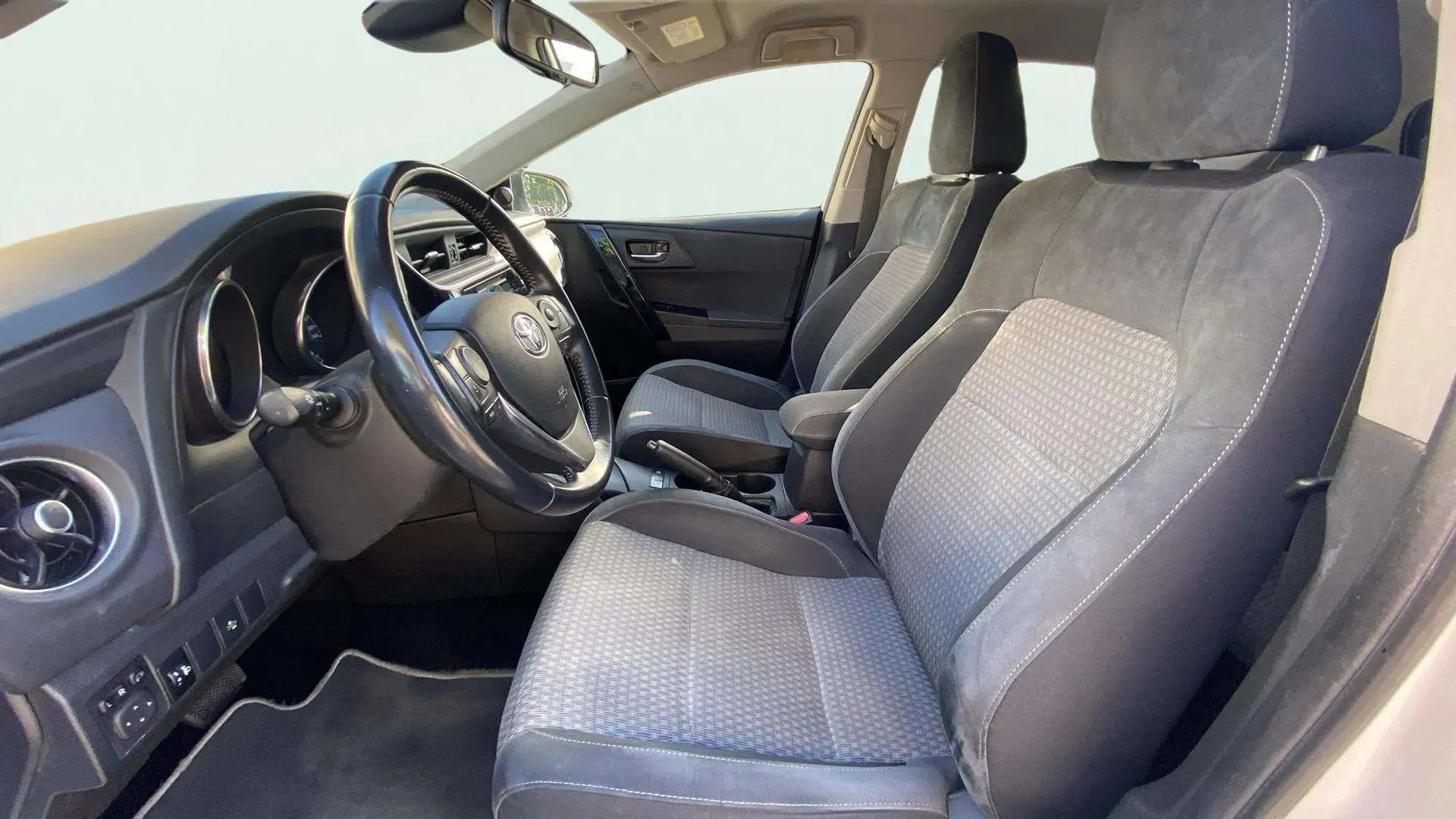 Toyota Auris 1.8 140H Hybrid Active (Business Plus) - foto 22