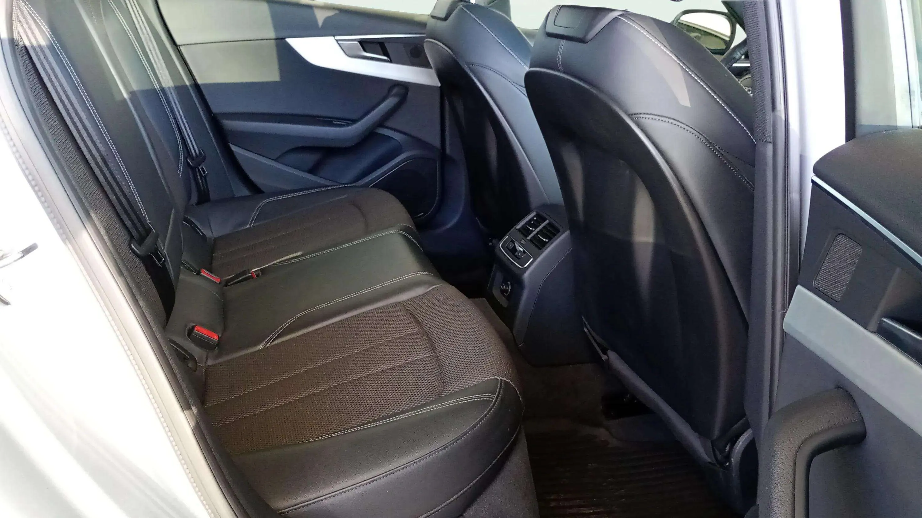 Audi A4 Avant S line 35 TFSI S tronic - foto 12