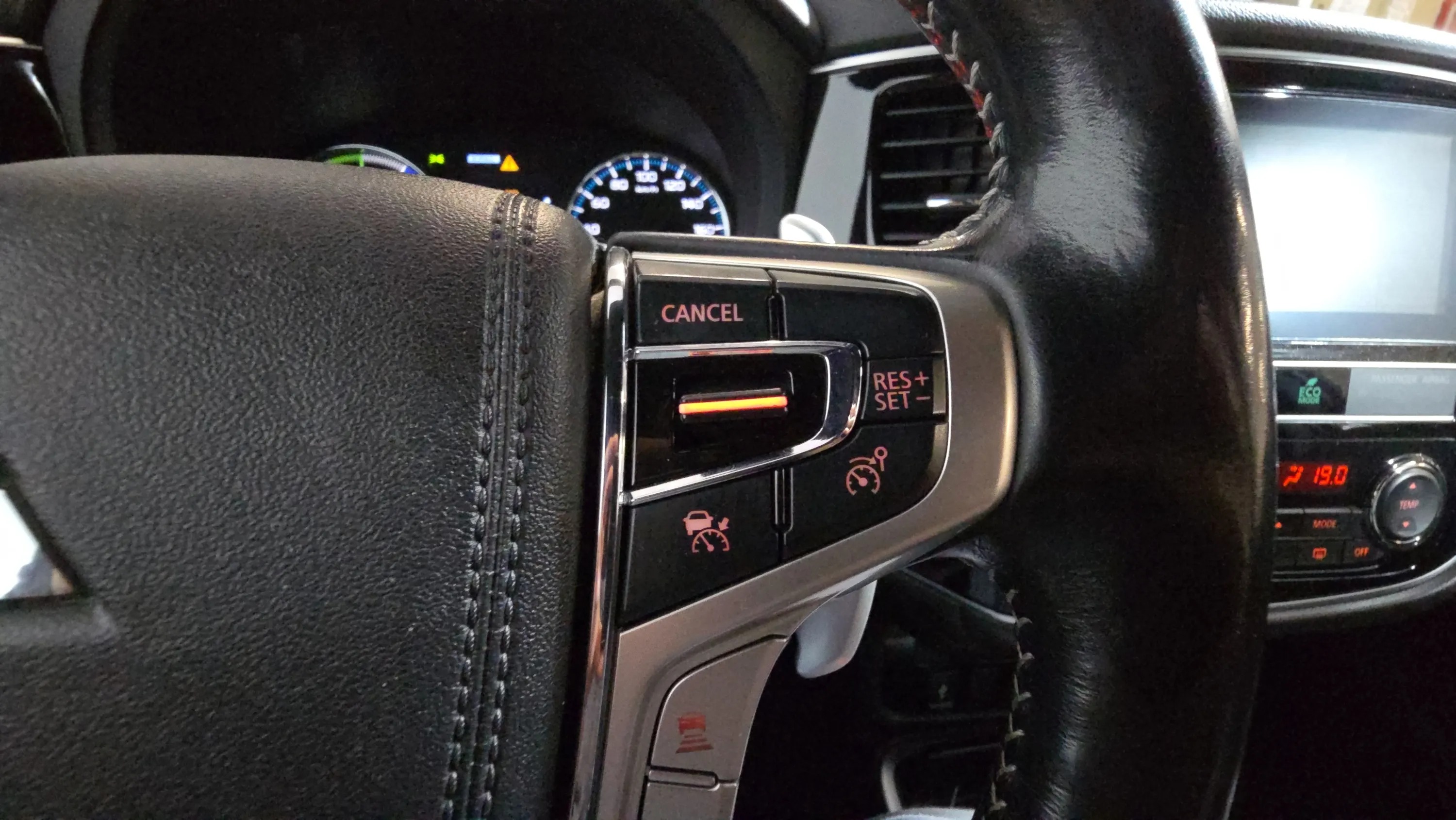 Mitsubishi Outlander 2.4 PHEV Kaiteki 4WD - foto 13