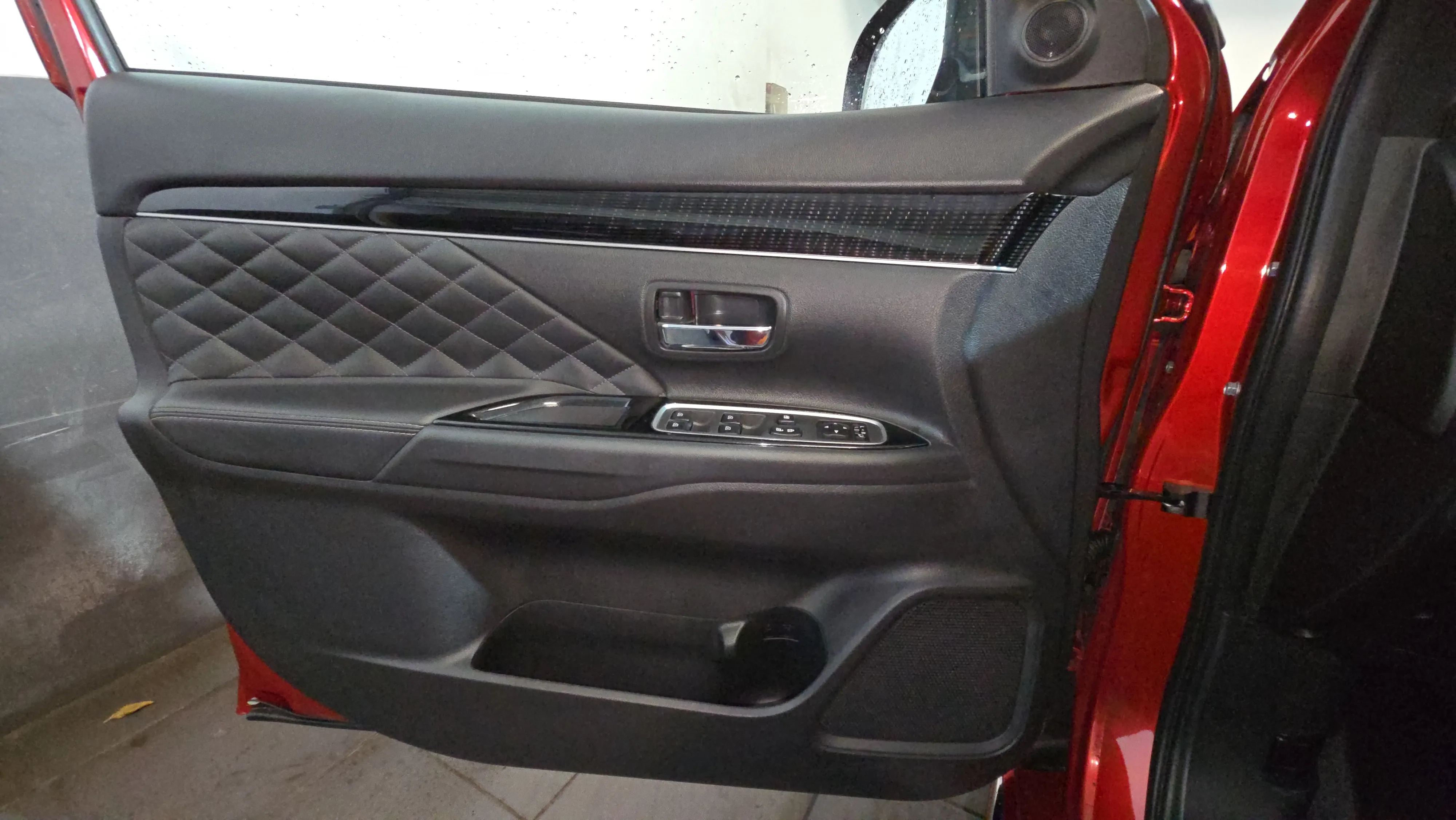 Mitsubishi Outlander 2.4 PHEV Kaiteki 4WD - foto 16