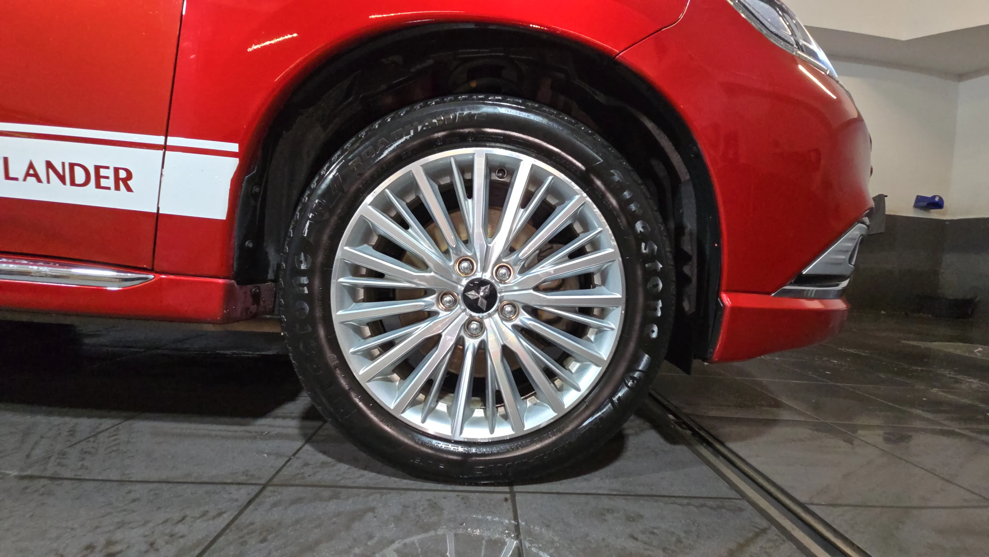 Mitsubishi Outlander 2.4 PHEV Kaiteki 4WD - foto 24