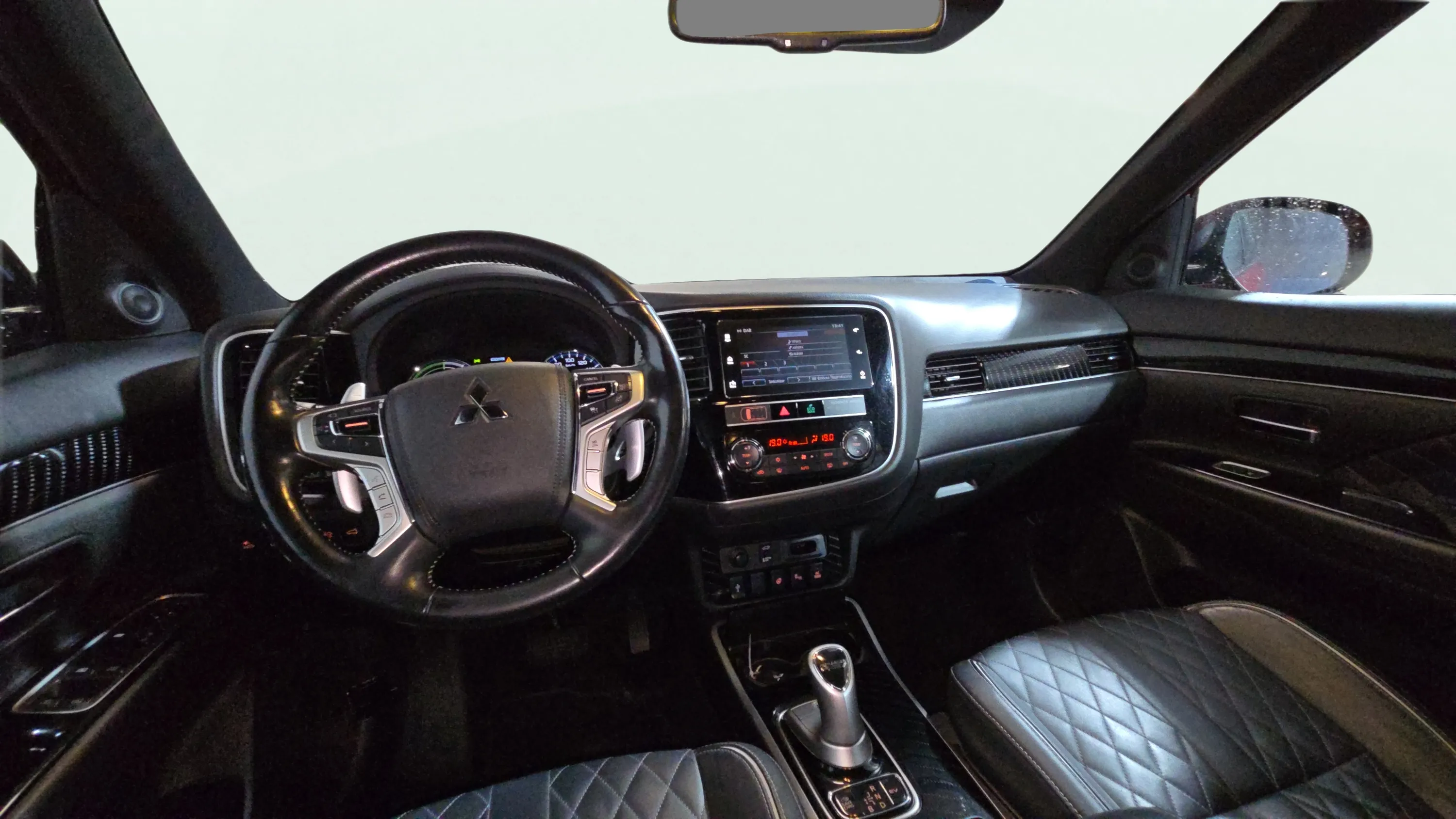 Mitsubishi Outlander 2.4 PHEV Kaiteki 4WD - foto 10