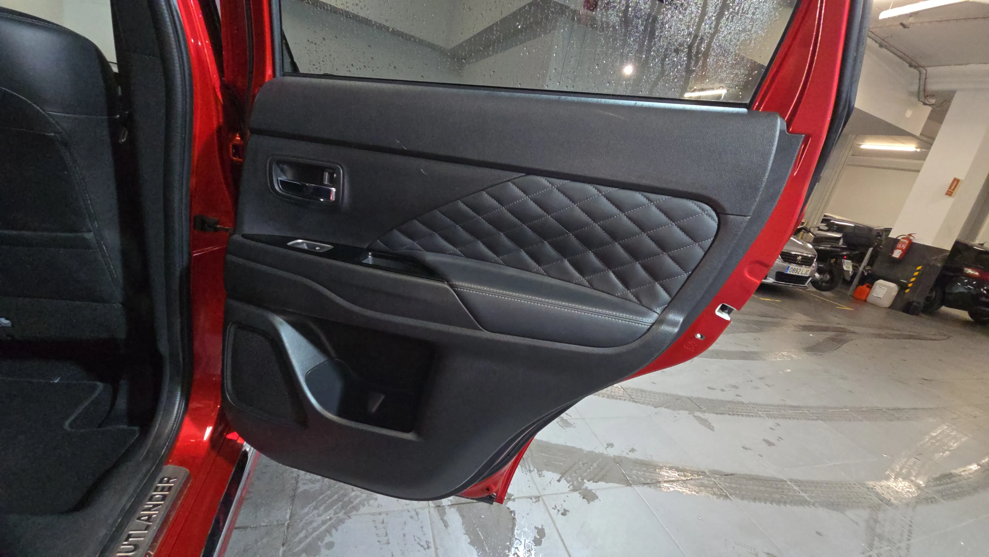 Mitsubishi Outlander 2.4 PHEV Kaiteki 4WD - foto 19