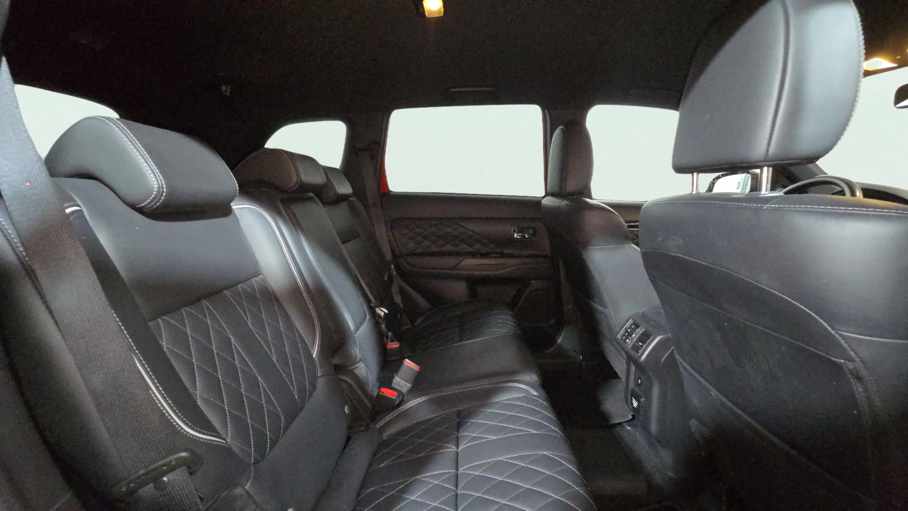 Mitsubishi Outlander 2.4 PHEV Kaiteki 4WD - foto 20
