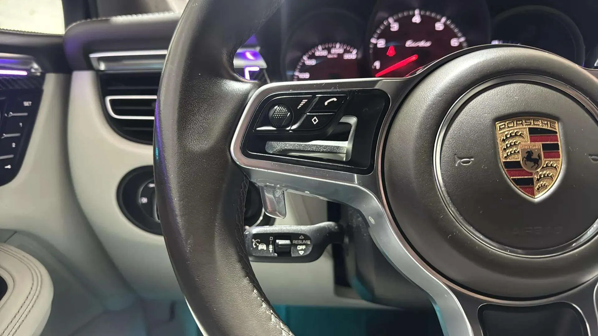 Porsche Macan Turbo - foto 14