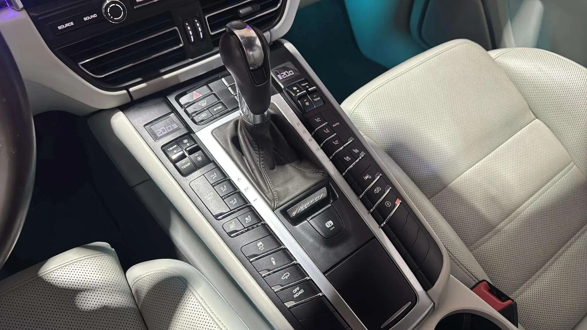 Porsche Macan Turbo - foto 17