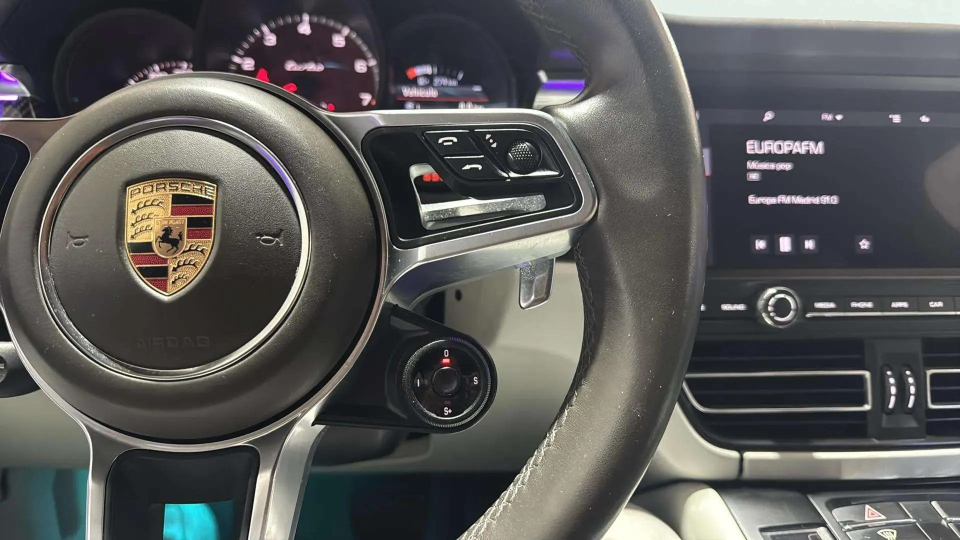 Porsche Macan Turbo - foto 15