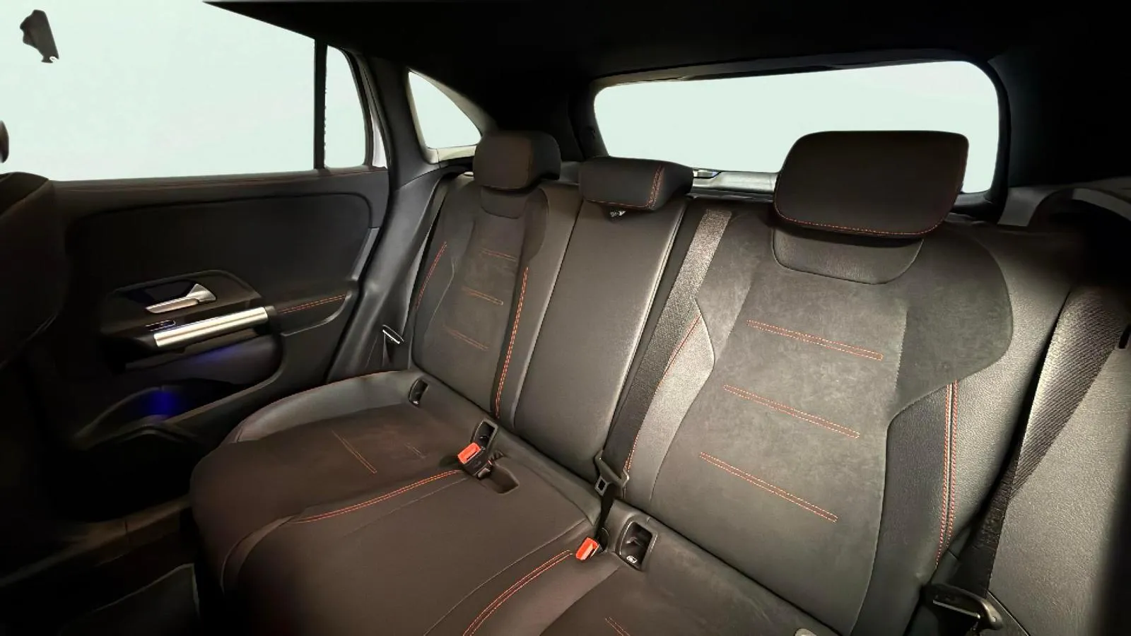 Mercedes-Benz GLA 200 D - foto 11