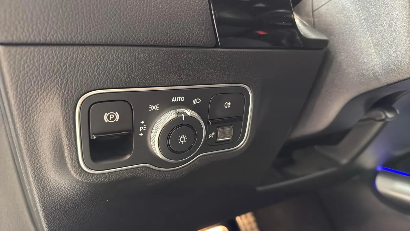 Mercedes-Benz GLA 200 D - foto 19