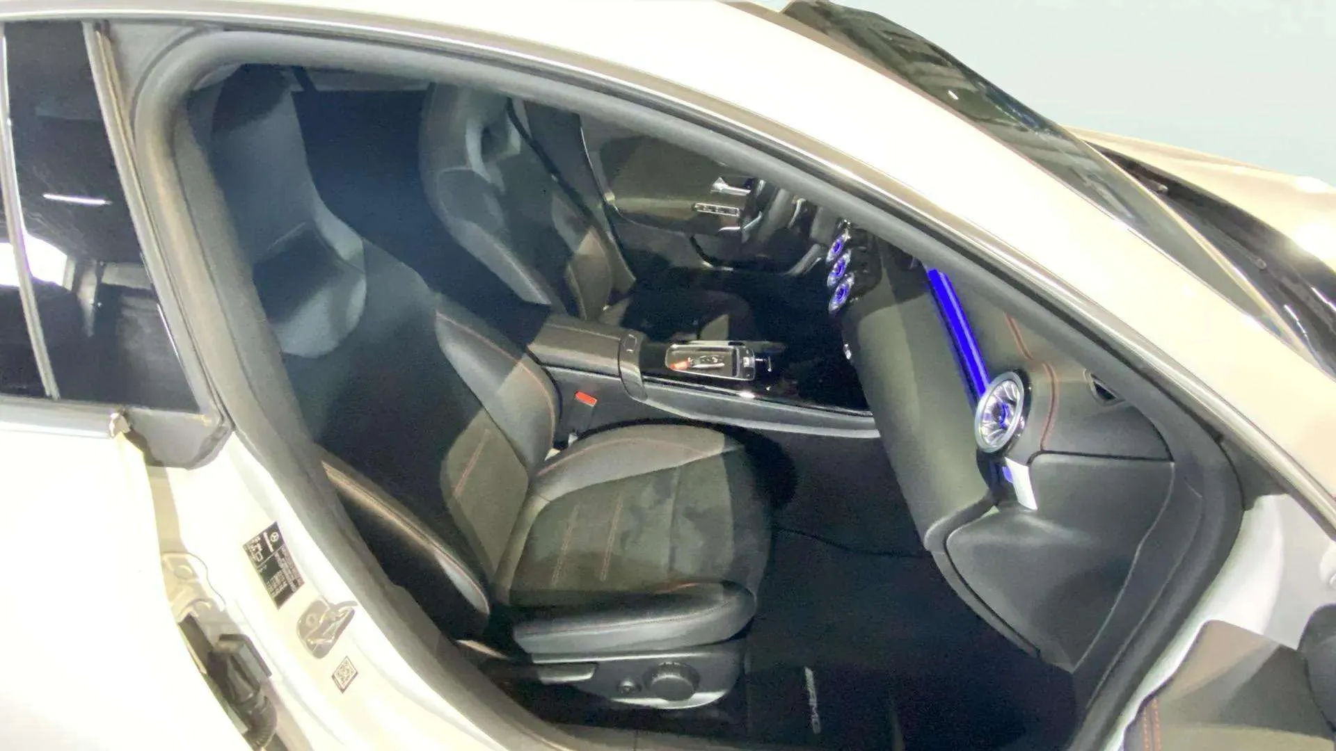 Mercedes-Benz CLA 250 e - foto 17