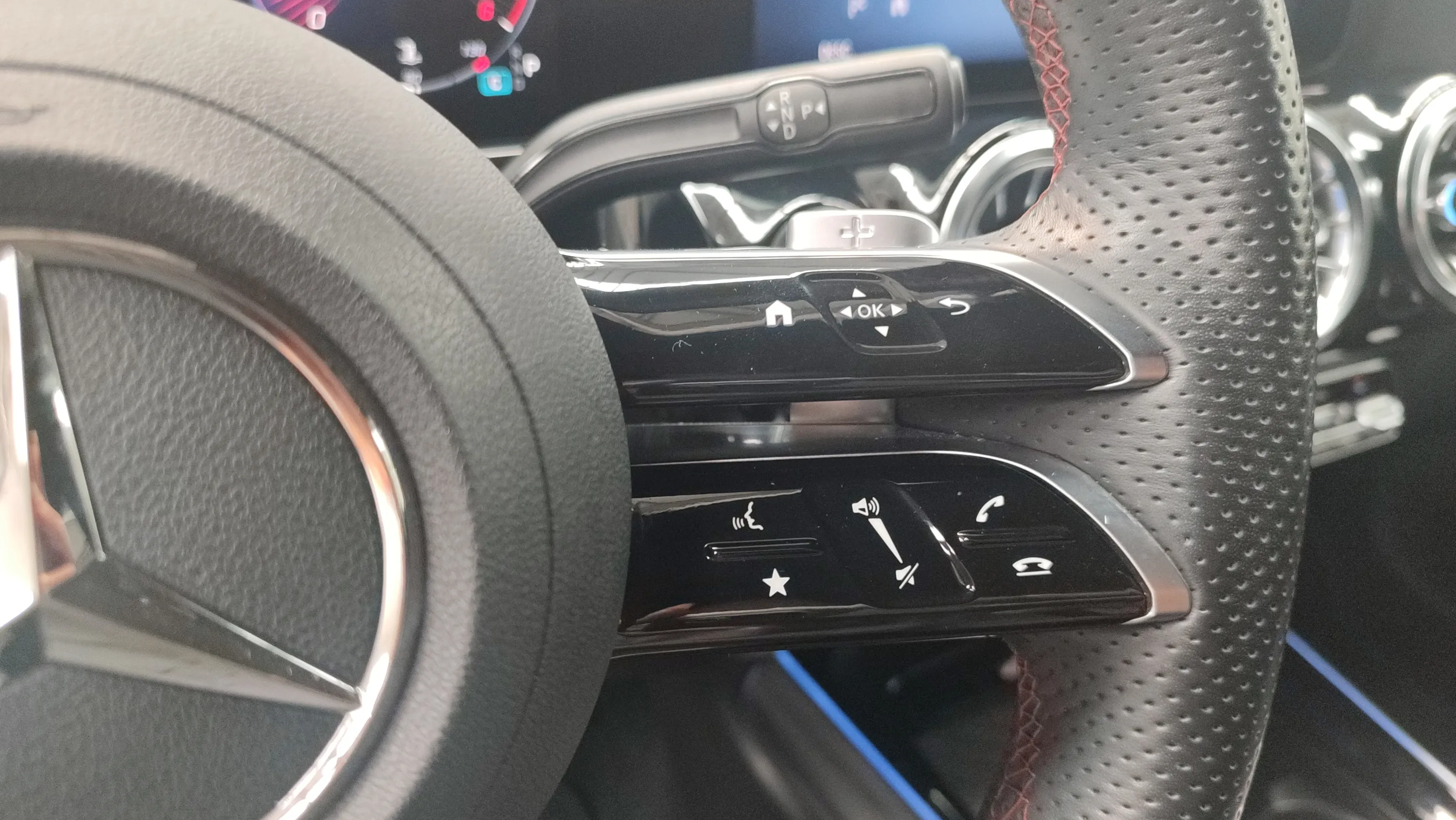 Mercedes-Benz GLA 200 D - foto 15